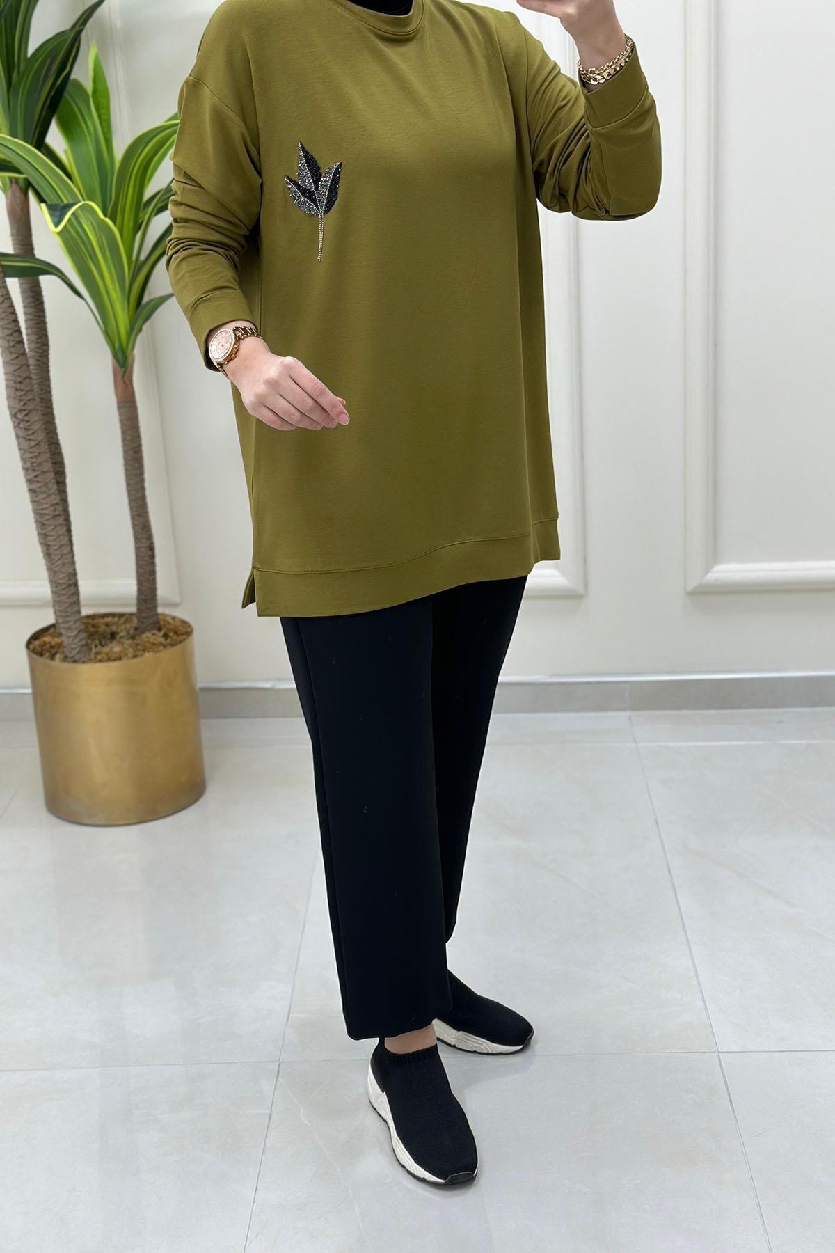 Tesettür Tunik ModelleriDüşük Omuz Önü Laleli Kadın Tunik Yağ Yeşili KADO 9667