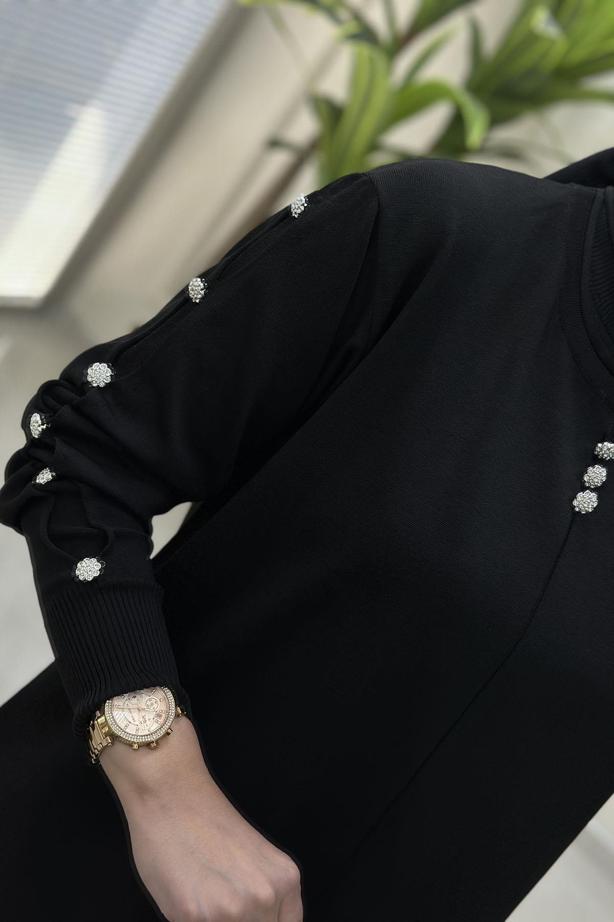 Tesettür Tunik ModelleriDüşük Omuz Önü ve Kolları Taş Düğme Detaylı Kadın Triko Tunik Siyah MLH 5015