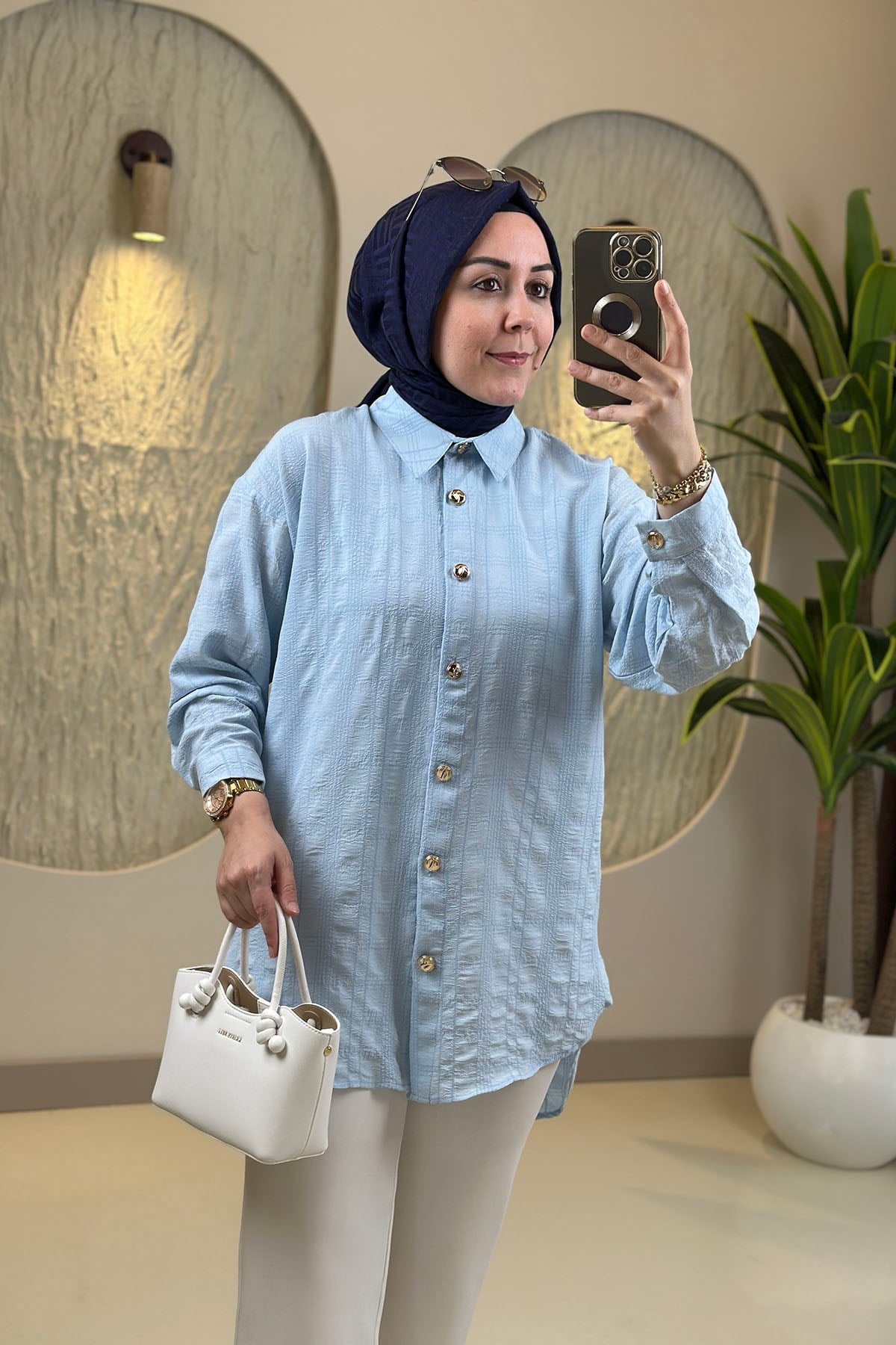 Tesettür Tunik ModelleriDüşük Omuz Önü Düğmeli Gofre Kumaş Kadın Tunik Bebe Mavisi GNR 255