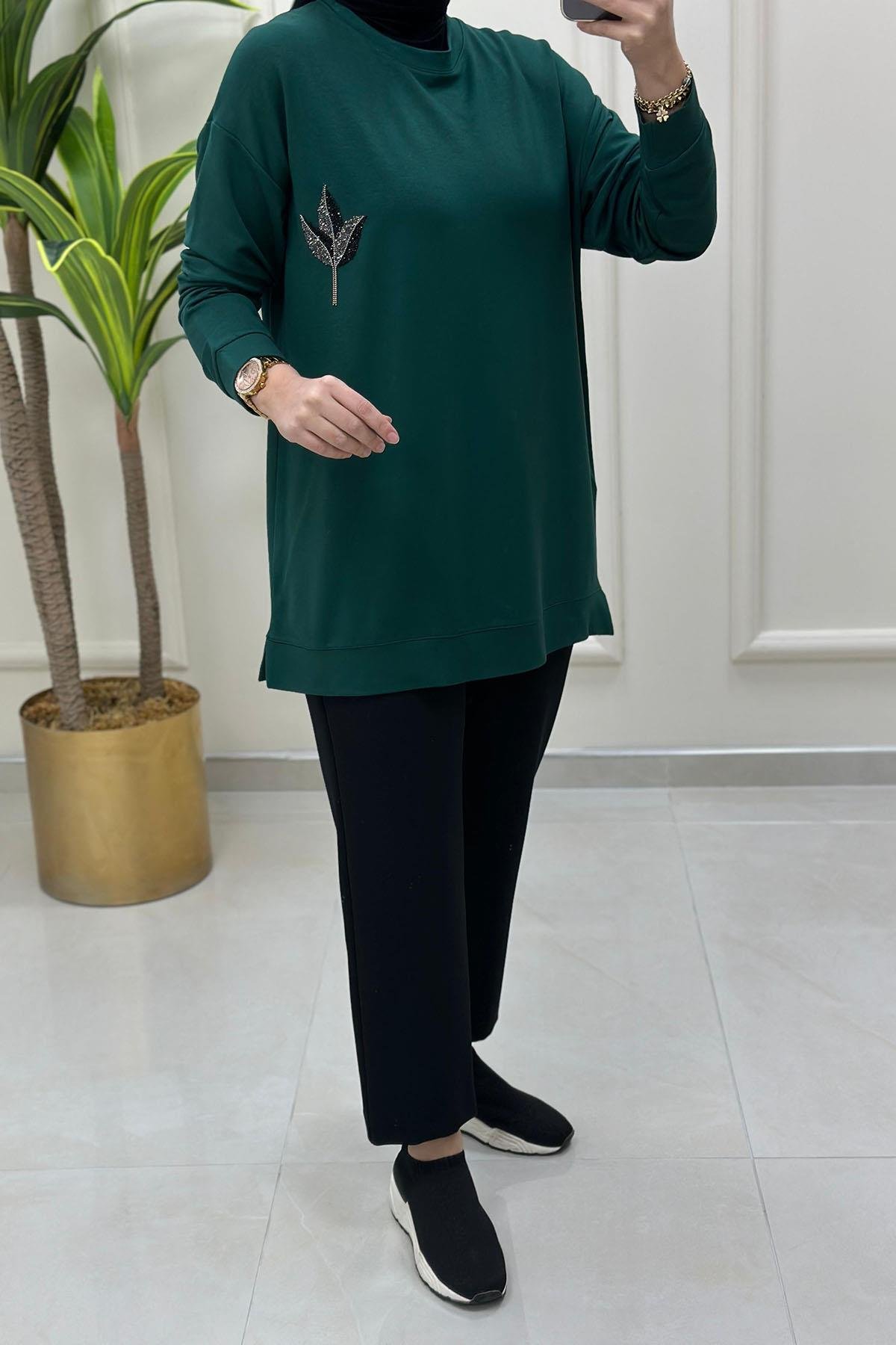 Tesettür Tunik ModelleriDüşük Omuz Önü Laleli Kadın Tunik Zümrüt Yeşili KADO 9667