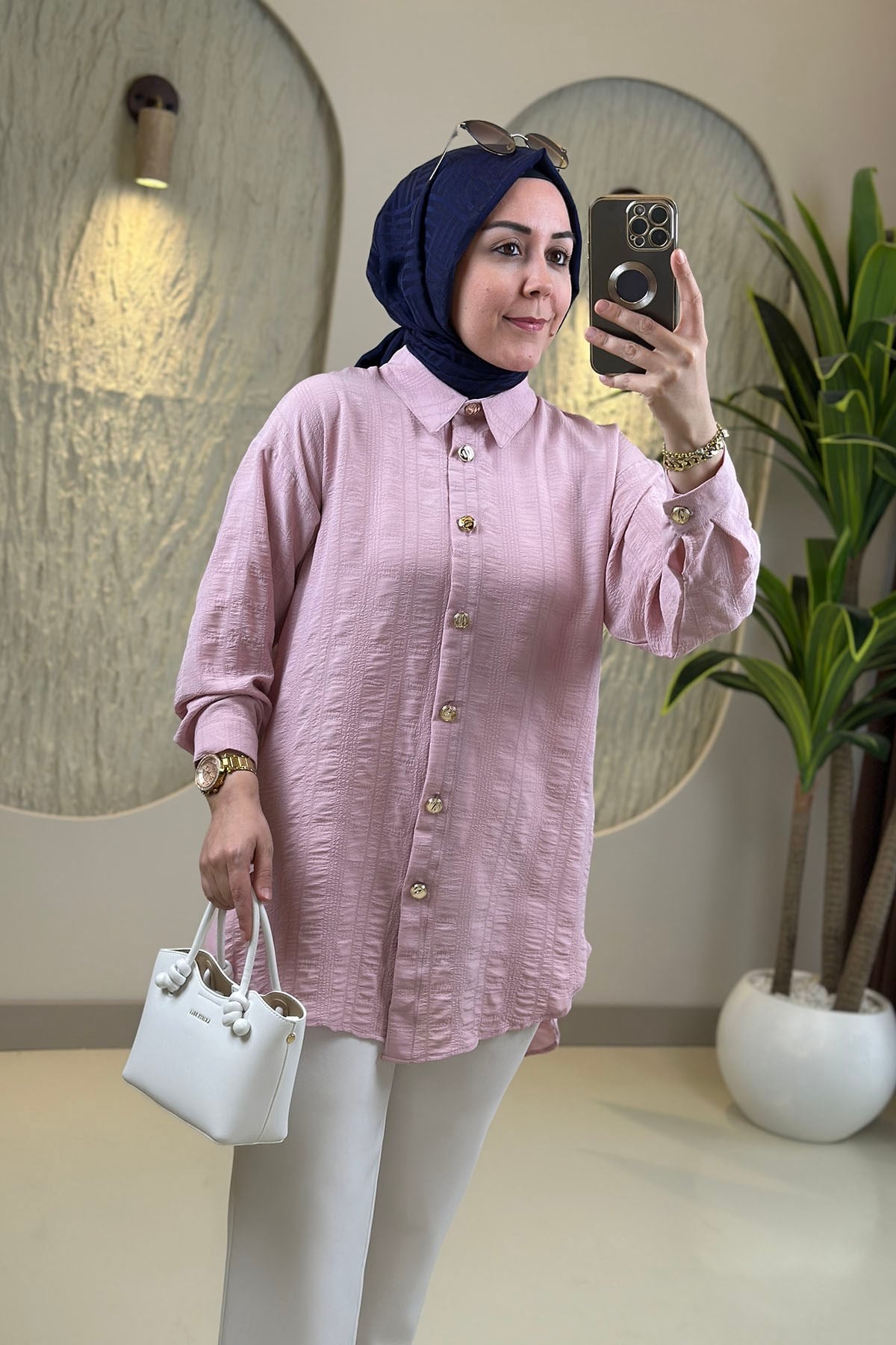 Tesettür Tunik ModelleriDüşük Omuz Önü Düğmeli Gofre Kumaş Kadın Tunik Pudra GNR 255
