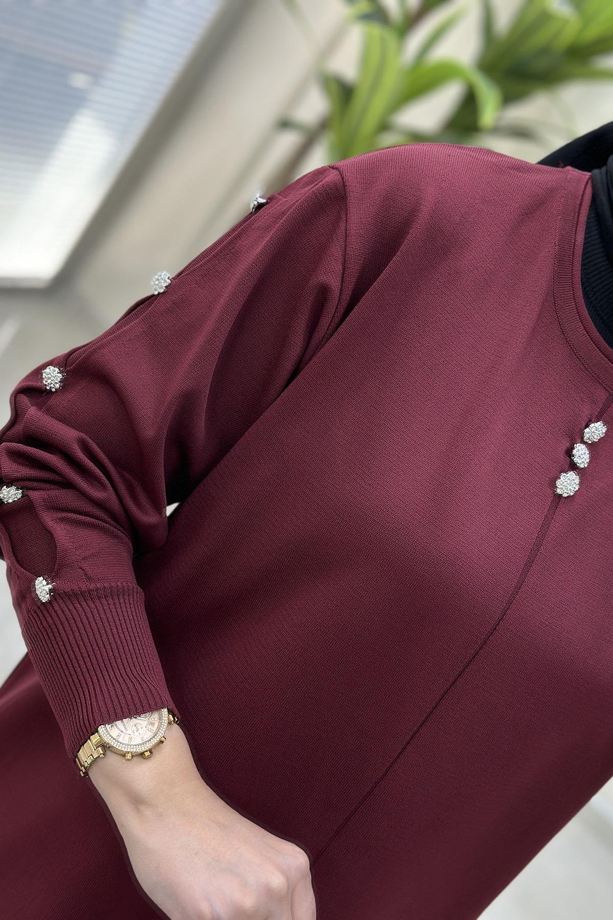 Tesettür Tunik ModelleriDüşük Omuz Önü ve Kolları Taş Düğme Detaylı Kadın Triko Tunik Bordo MLH 5015