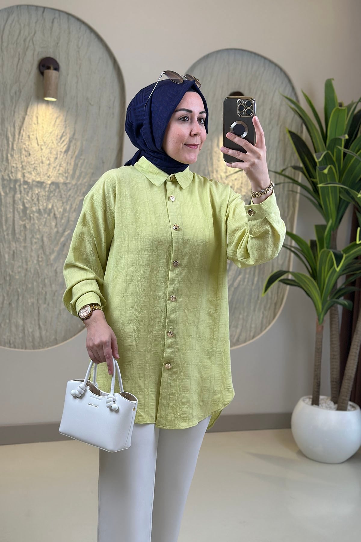 Tesettür Tunik ModelleriDüşük Omuz Önü Düğmeli Gofre Kumaş Kadın Tunik Asit Yeşili GNR 255