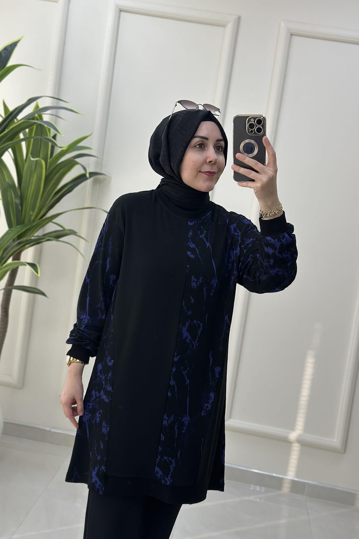 Tesettür Tunik ModelleriDüşük Omuz Örme Triko Desen Garnili Kadın Tunik Siyah-Mavi OTTO 3086