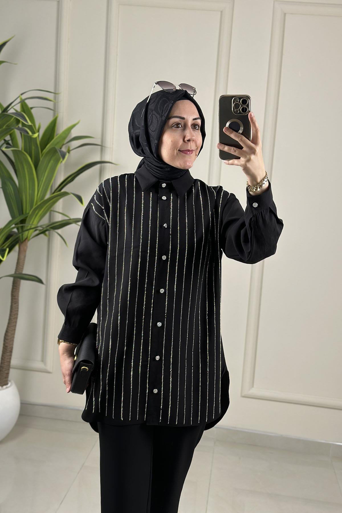 Tesettür Tunik ModelleriDüşük Omuz Taş Detaylı Kadın Qupra Tunik Siyah GNR 231