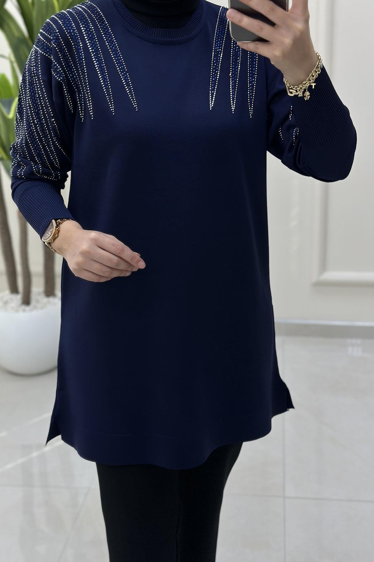 Tesettür Tunik ModelleriDüşük Omuz Taş Detaylı Merserize Kadın Tunik Lacivert MLH 5034