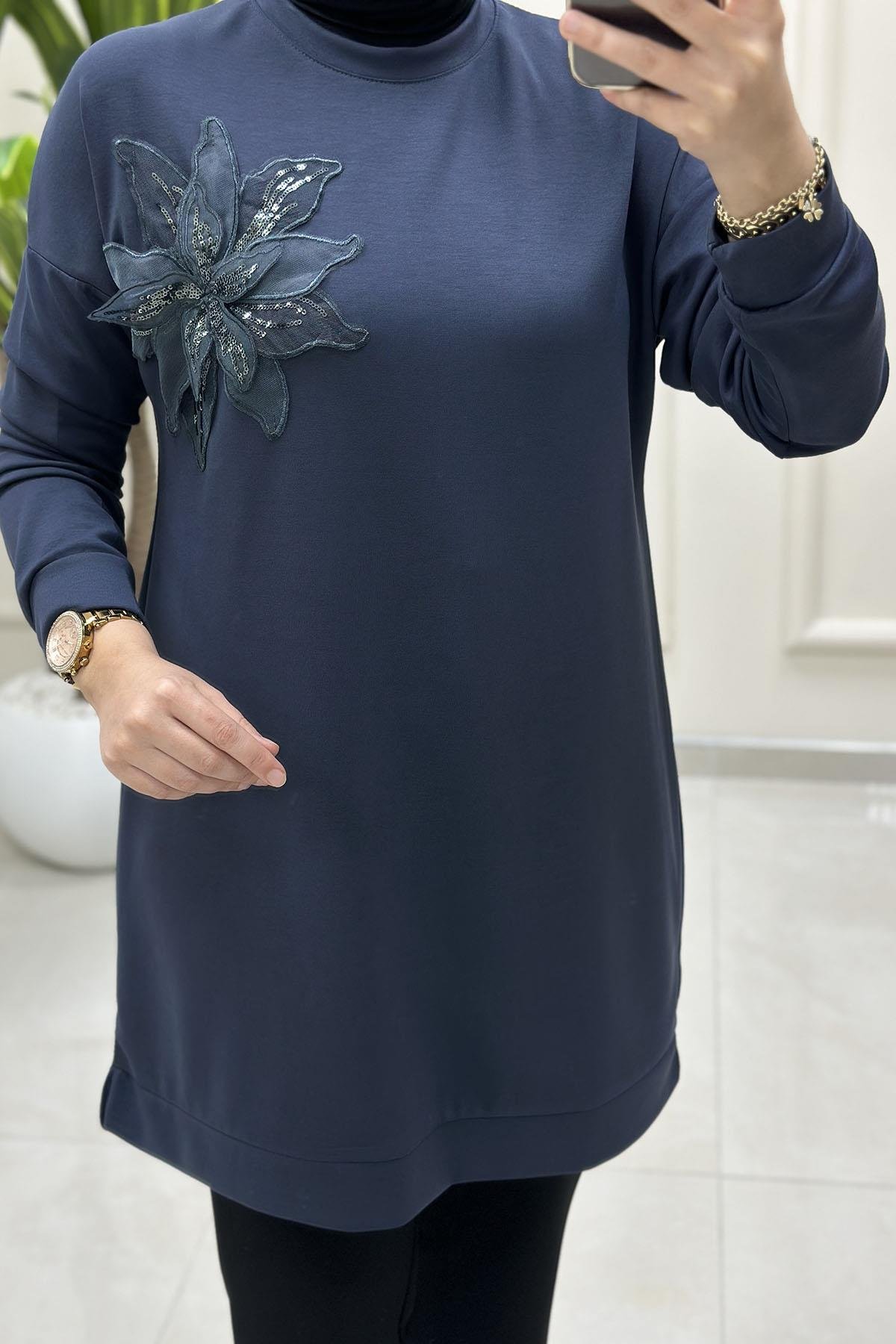 Tesettür Tunik ModelleriDüşük Omuz Tül Çiçek Aksesuarlı Kadın Tunik Antrasit KADO 257346