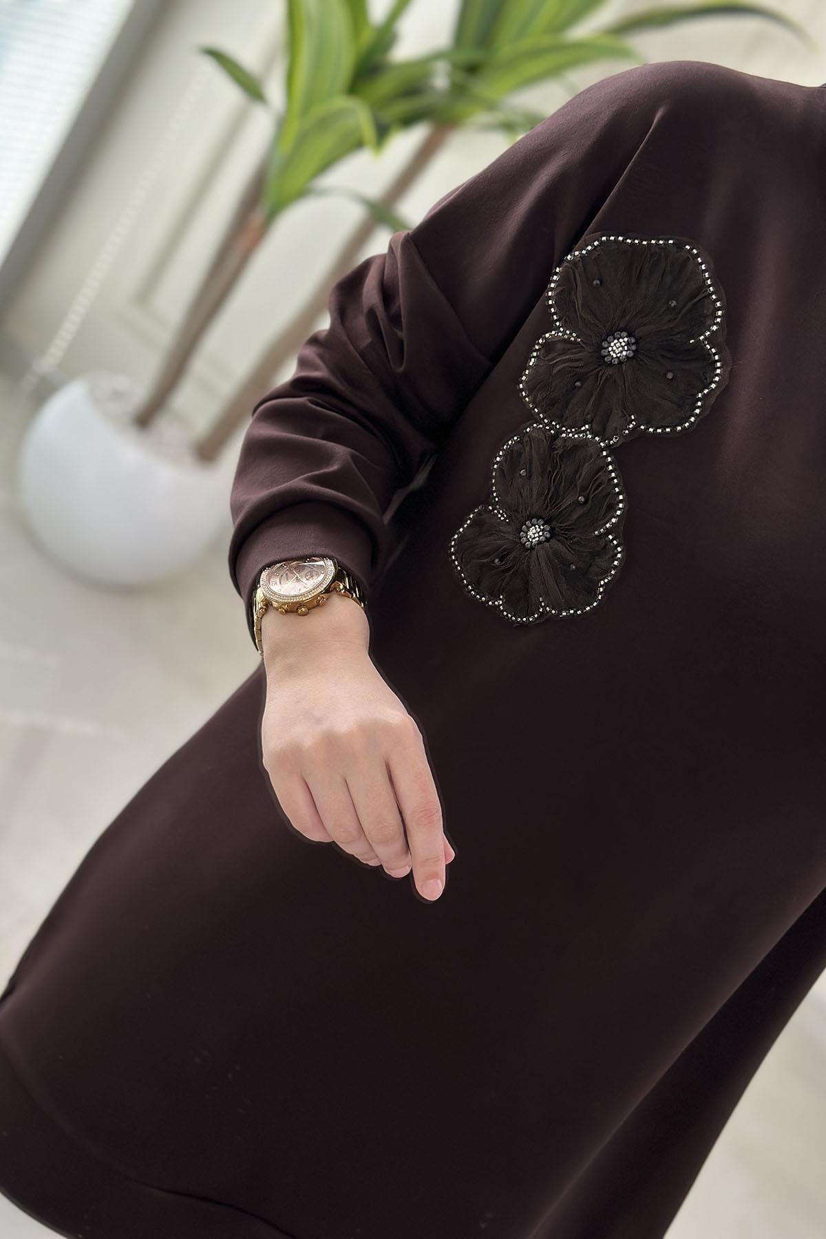 Tesettür Tunik ModelleriDüşük Omuz Tül Çiçek Motif Detaylı Kadın Tunik Kahverengi GNR 216