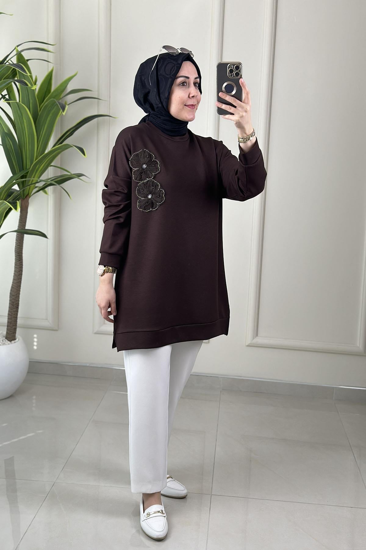 Tesettür Tunik ModelleriDüşük Omuz Tül Çiçek Motif Detaylı Kadın Tunik Kahverengi GNR 216