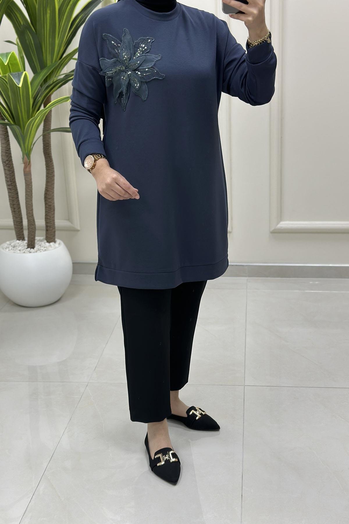 Tesettür Tunik ModelleriDüşük Omuz Tül Çiçek Aksesuarlı Kadın Tunik Antrasit KADO 257346