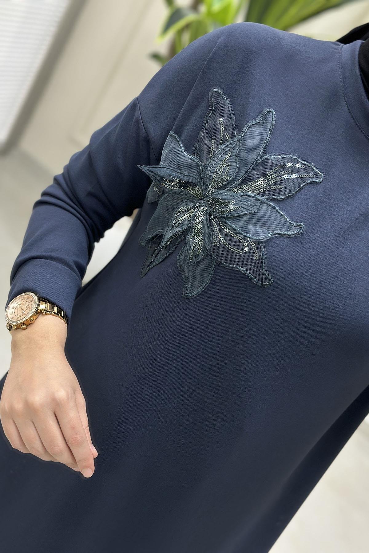 Tesettür Tunik ModelleriDüşük Omuz Tül Çiçek Aksesuarlı Kadın Tunik Antrasit KADO 257346