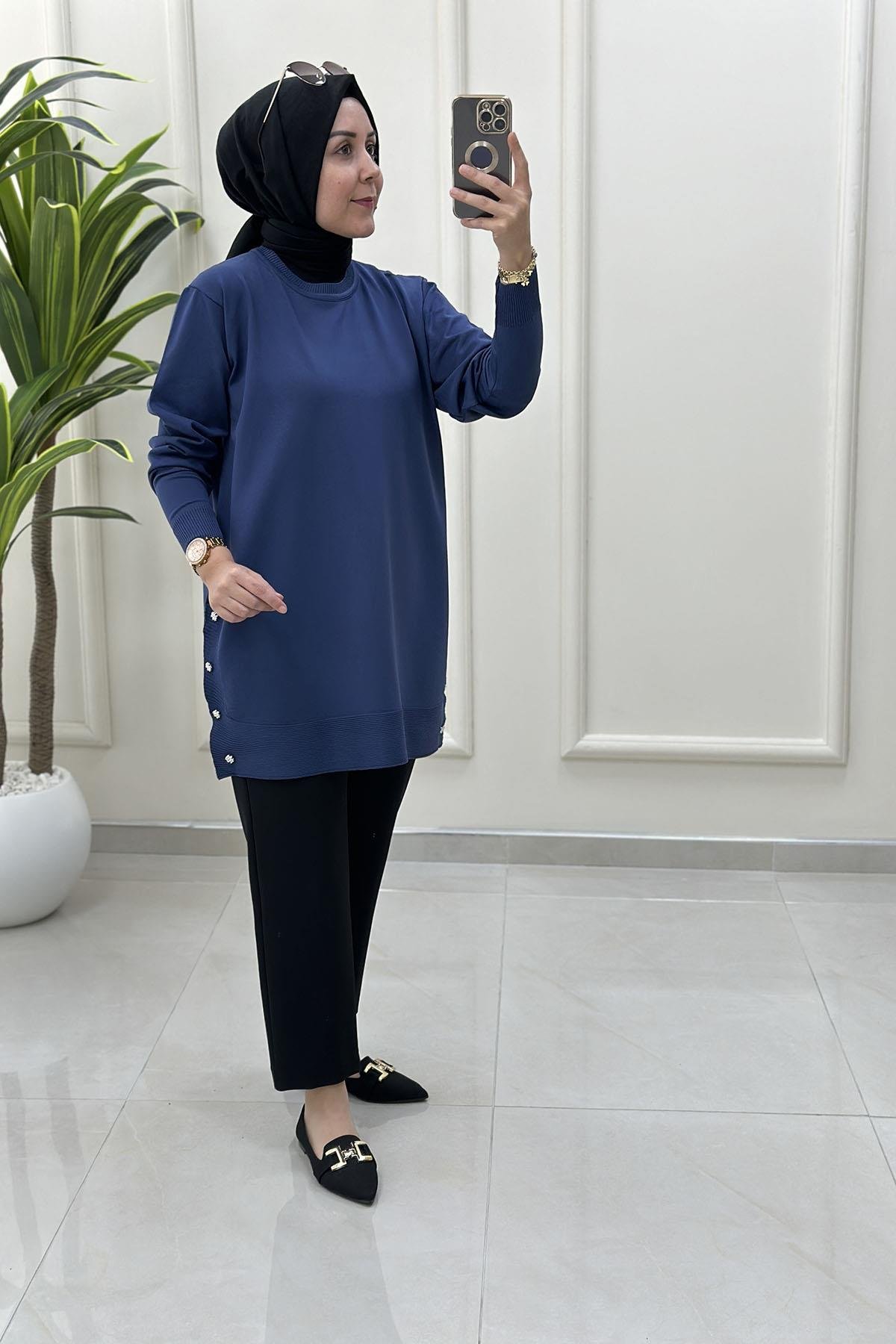 Tesettür Tunik ModelleriDüşük Omuz Yanları Aksesuar Detaylı Triko Kadın Tunik İndigo MLH 5013