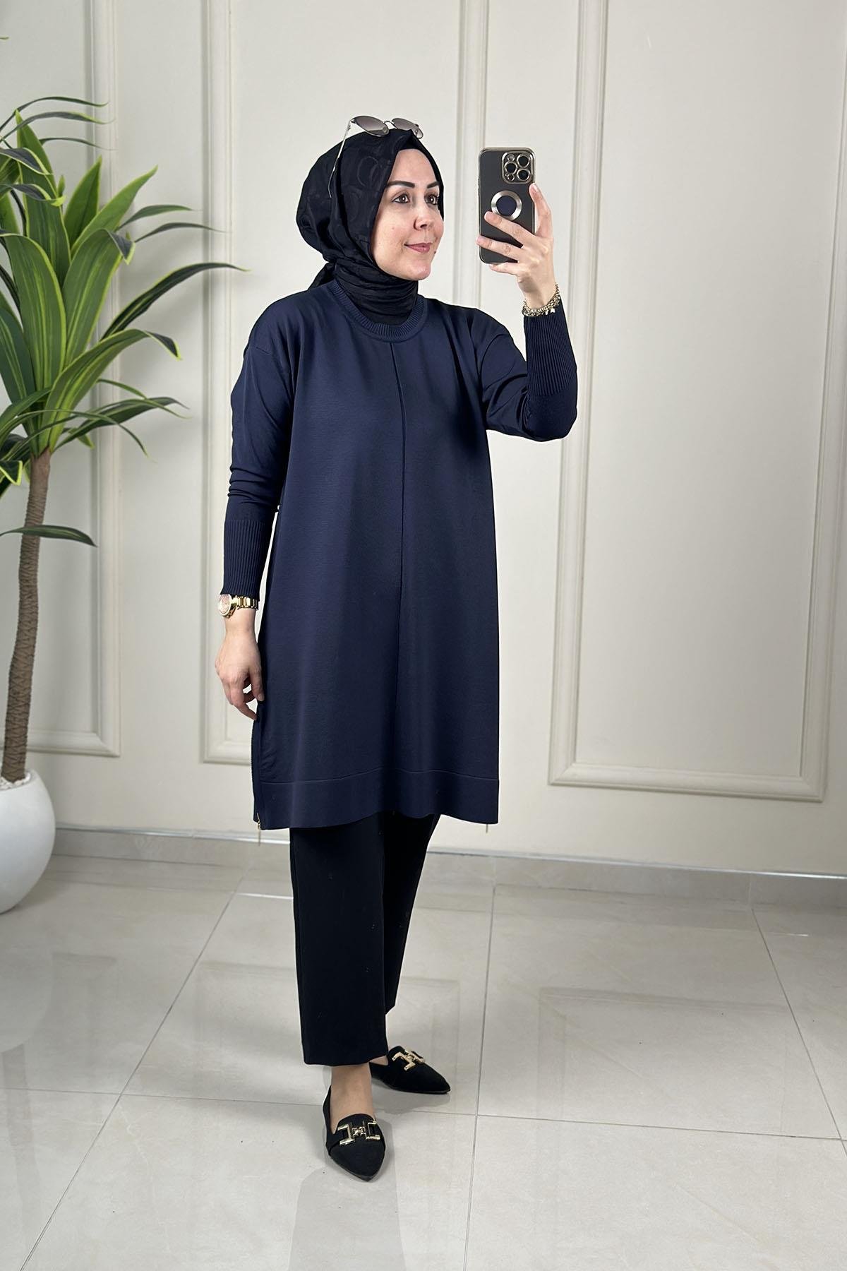 Tesettür Tunik ModelleriDüşük Omuz Yan Fermuar Detaylı Kadın Triko Tunik Lacivert KADO 2725013