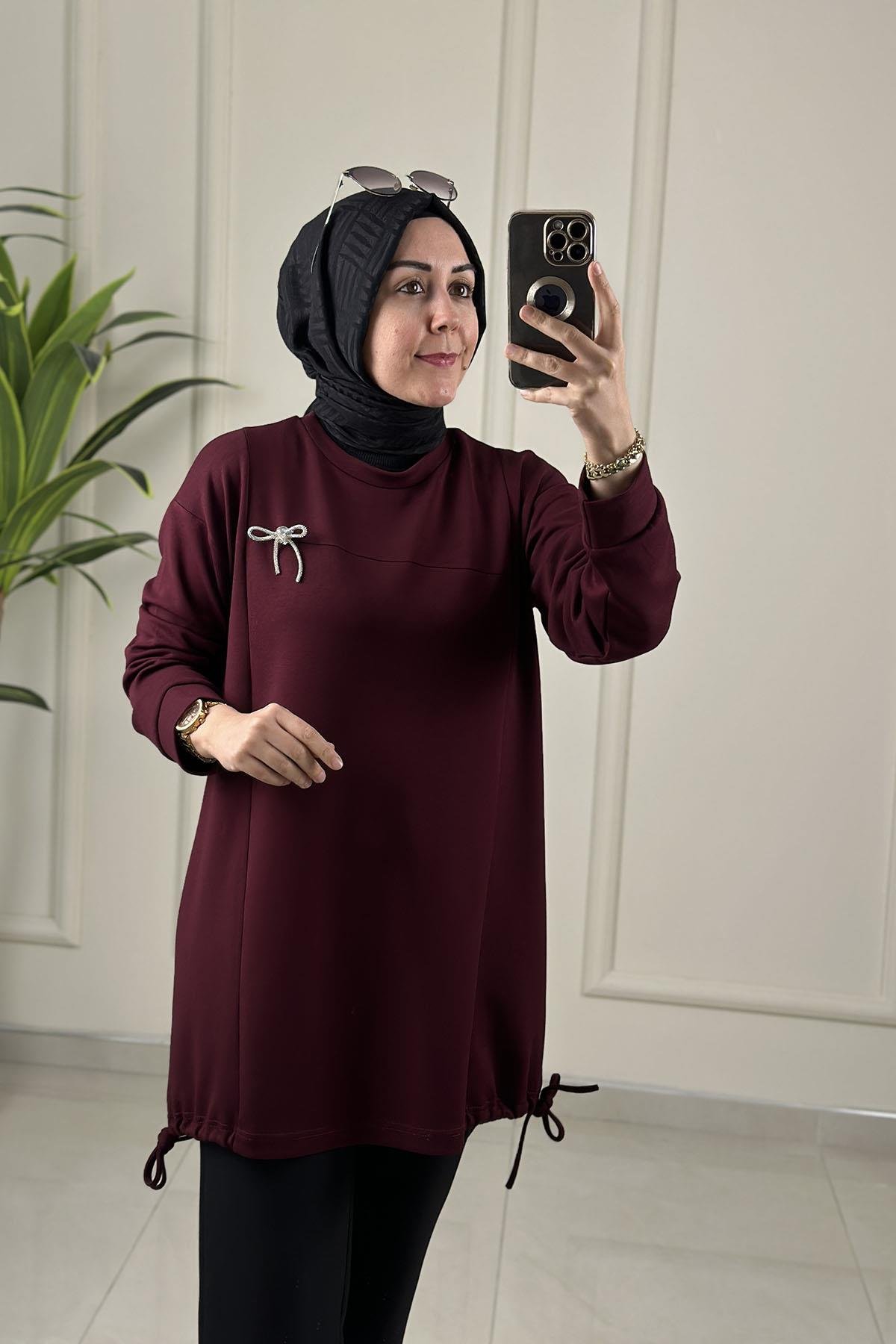Tesettür Tunik ModelleriDüşük Omuz Yanı Büzgülü Broş Detaylı Kadın Tunik Bordo GNR 229