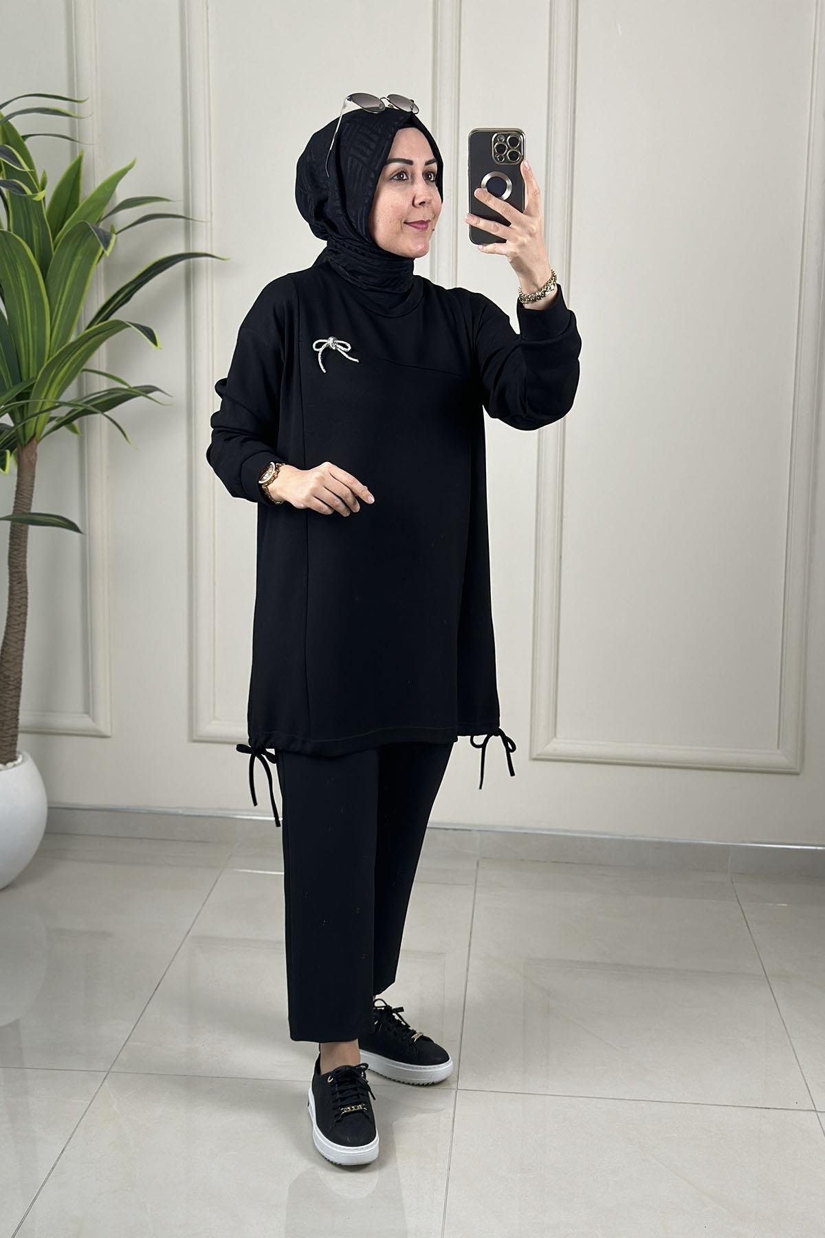 Tesettür Tunik ModelleriDüşük Omuz Yanı Büzgülü Broş Detaylı Kadın Tunik Siyah GNR 229