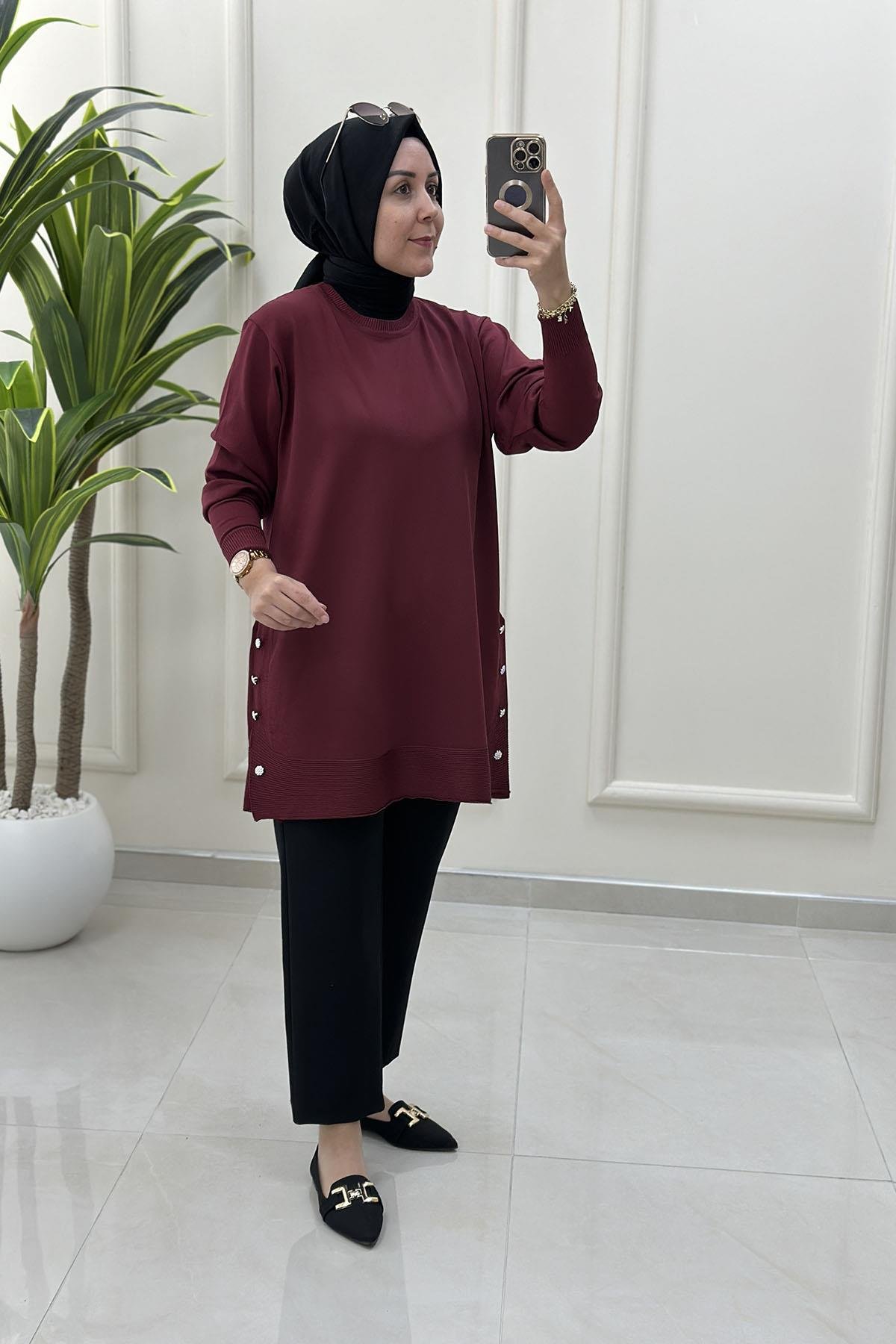 Tesettür Tunik ModelleriDüşük Omuz Yanları Aksesuar Detaylı Triko Kadın Tunik Bordo MLH 5013
