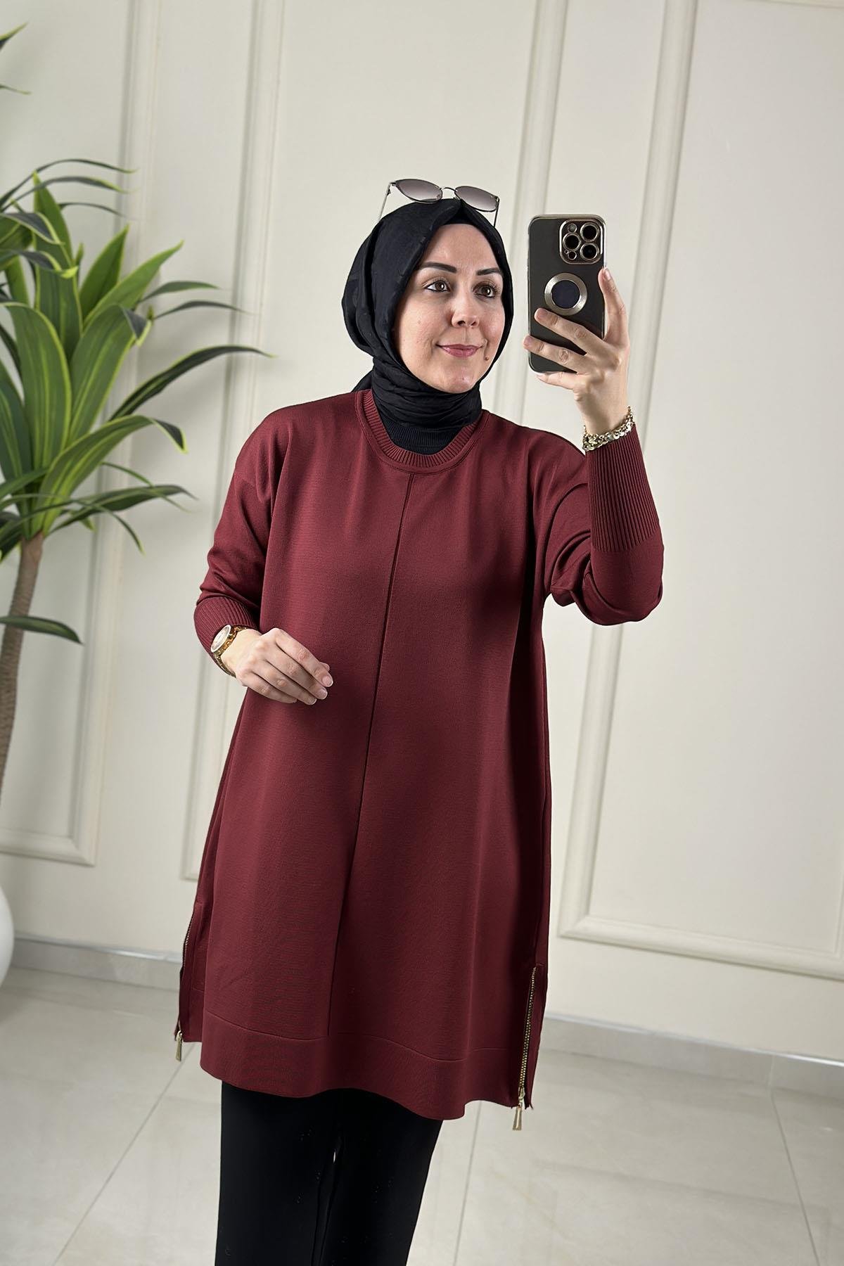 Tesettür Tunik ModelleriDüşük Omuz Yan Fermuar Detaylı Kadın Triko Tunik Bordo KADO 2725013