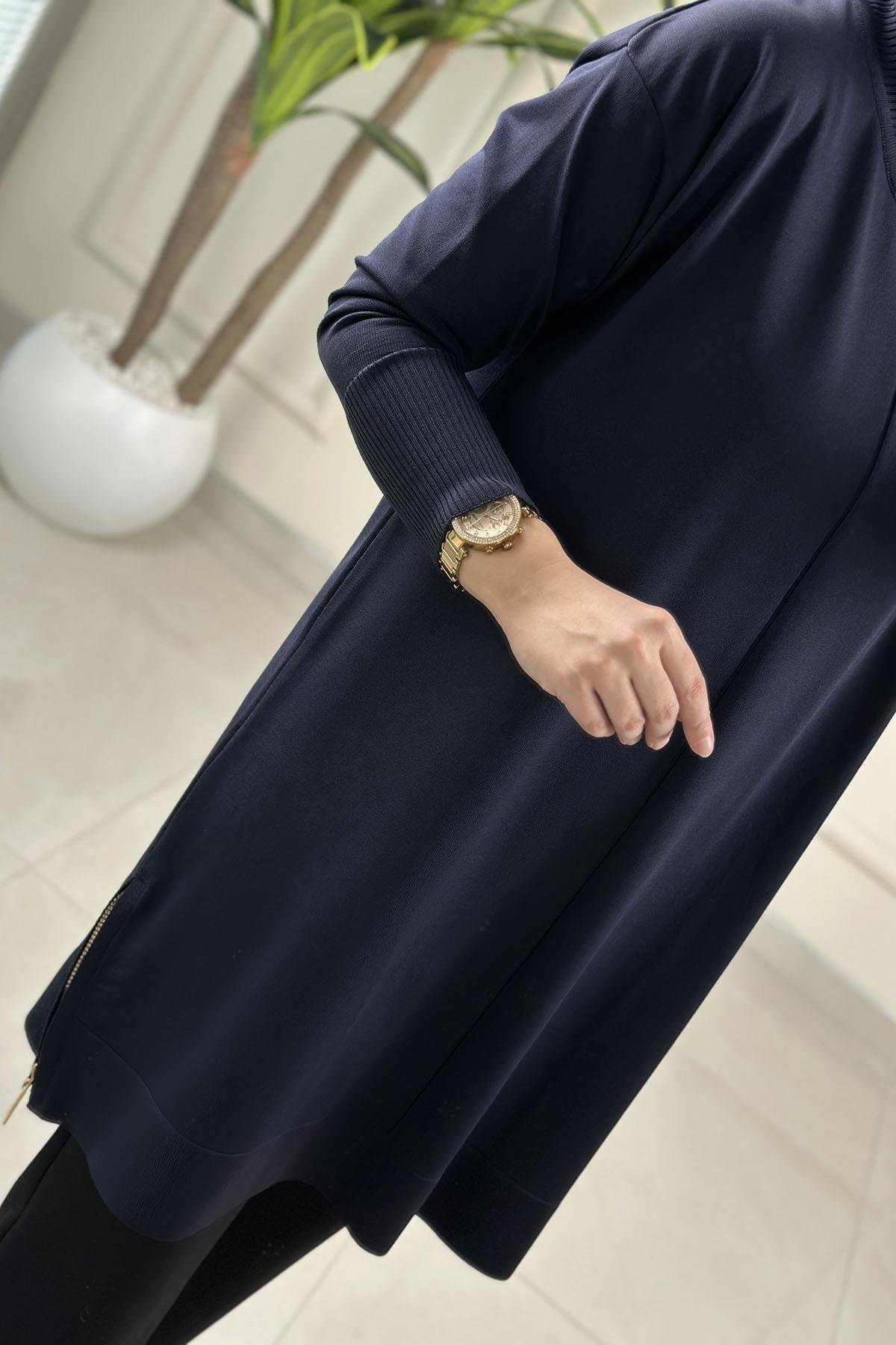 Tesettür Tunik ModelleriDüşük Omuz Yan Fermuar Detaylı Kadın Triko Tunik Lacivert KADO 2725013