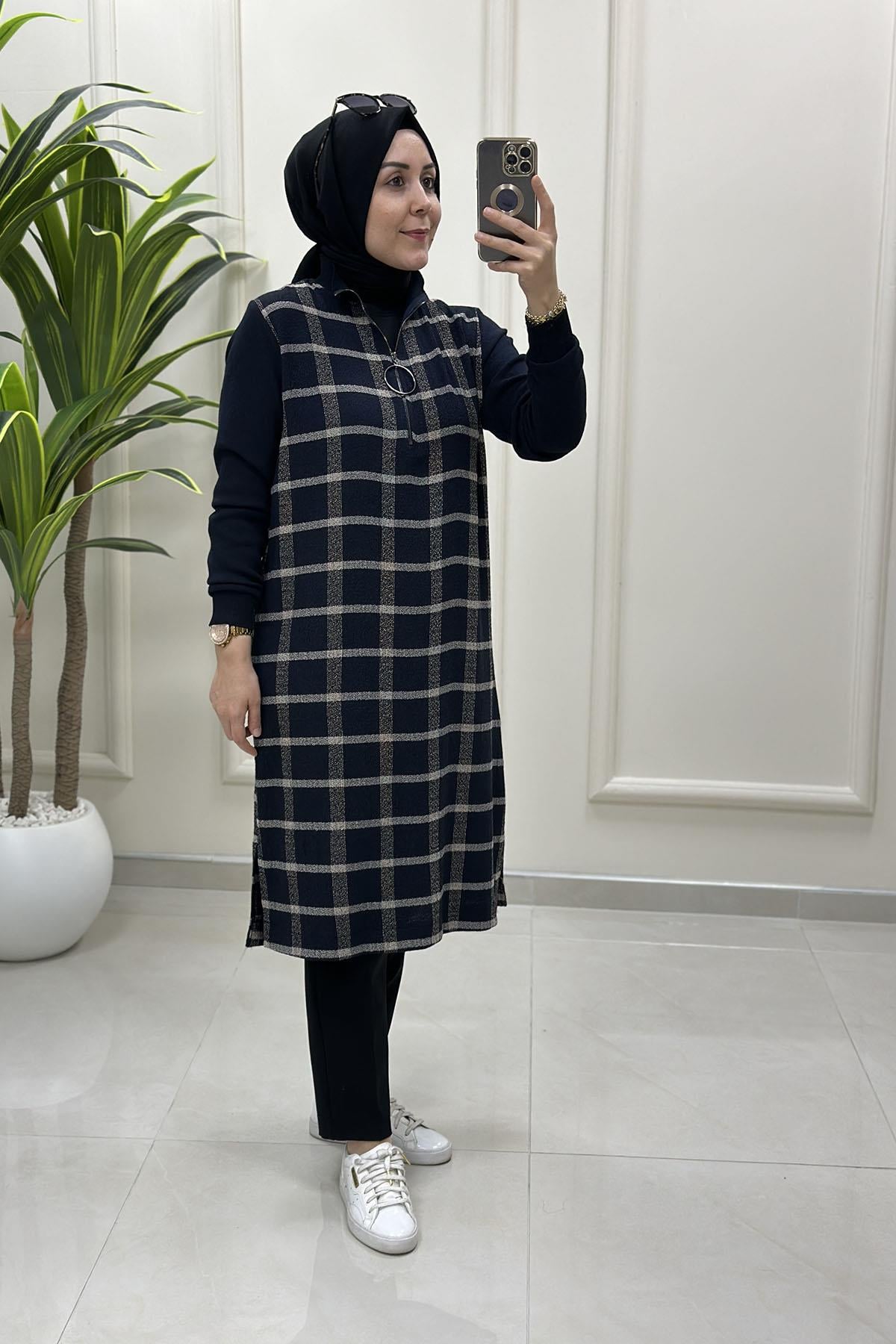 Tesettür Tunik ModelleriEkose Desen Yakası Fermuarlı Ribanalı Kadın Tunik Lacivert- Bej ALS 5241