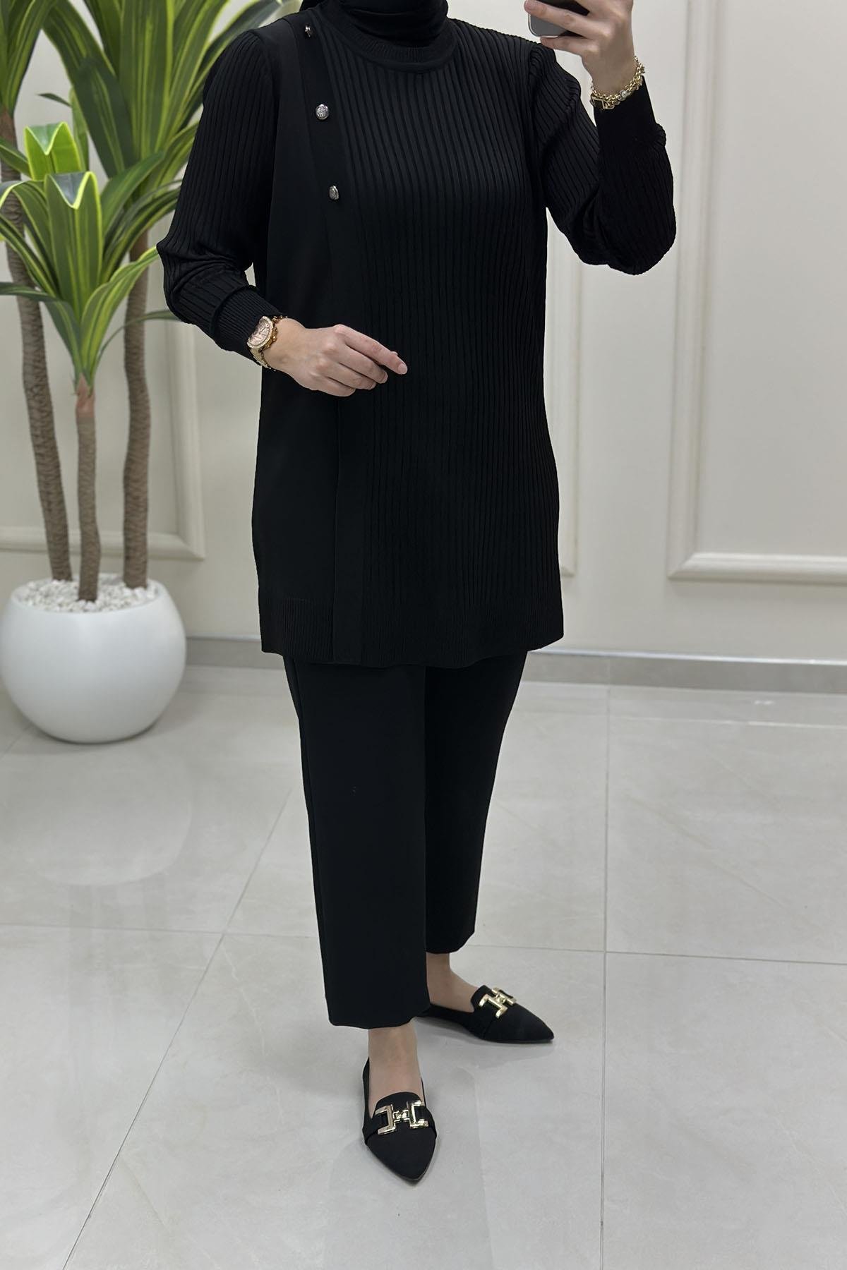 Tesettür Tunik ModelleriFitilli Düğme Detaylı Kadın Triko Tunik Siyah KADO 2725022