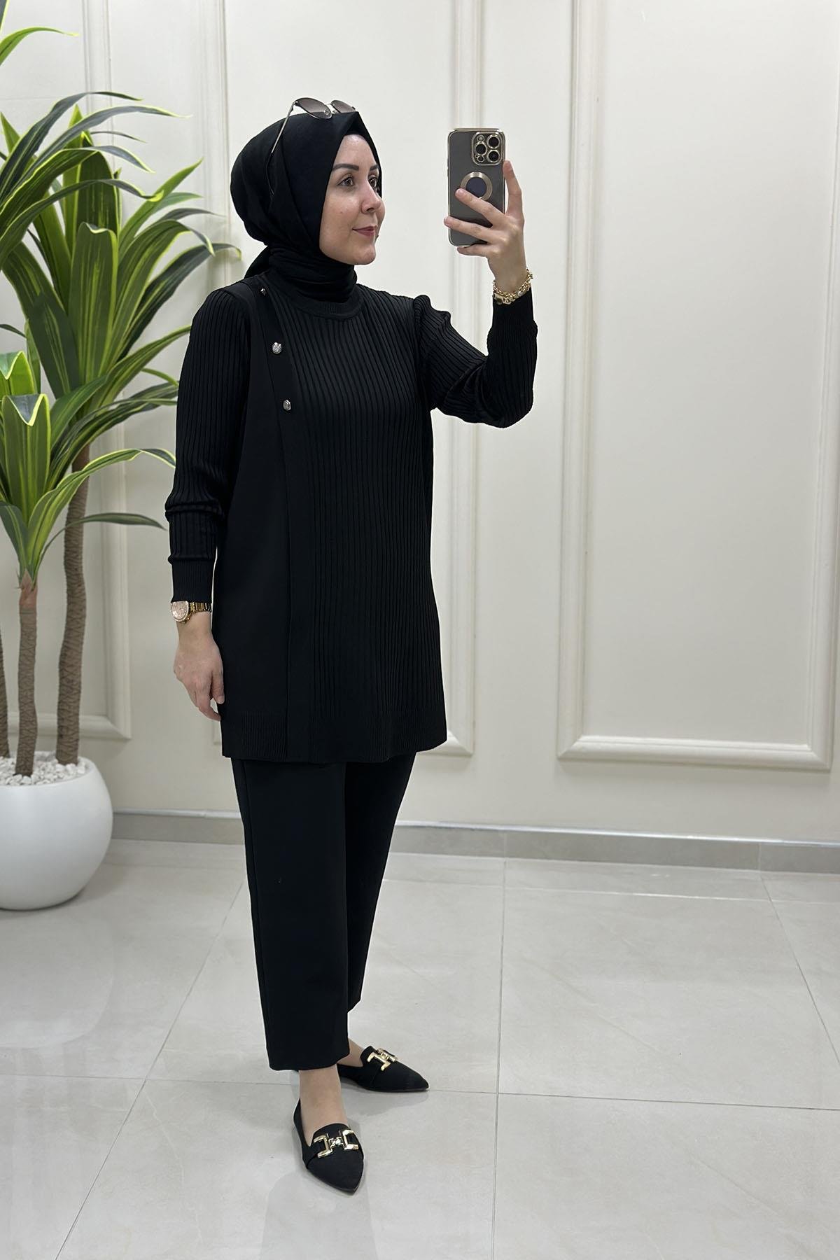 Tesettür Tunik ModelleriFitilli Düğme Detaylı Kadın Triko Tunik Siyah KADO 2725022