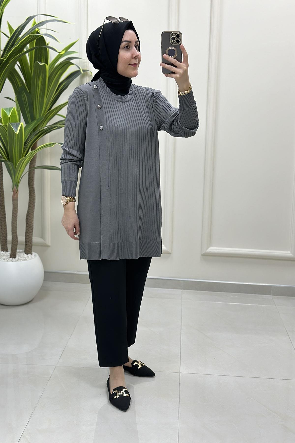 Tesettür Tunik ModelleriFitilli Düğme Detaylı Kadın Triko Tunik Gri KADO 2725022