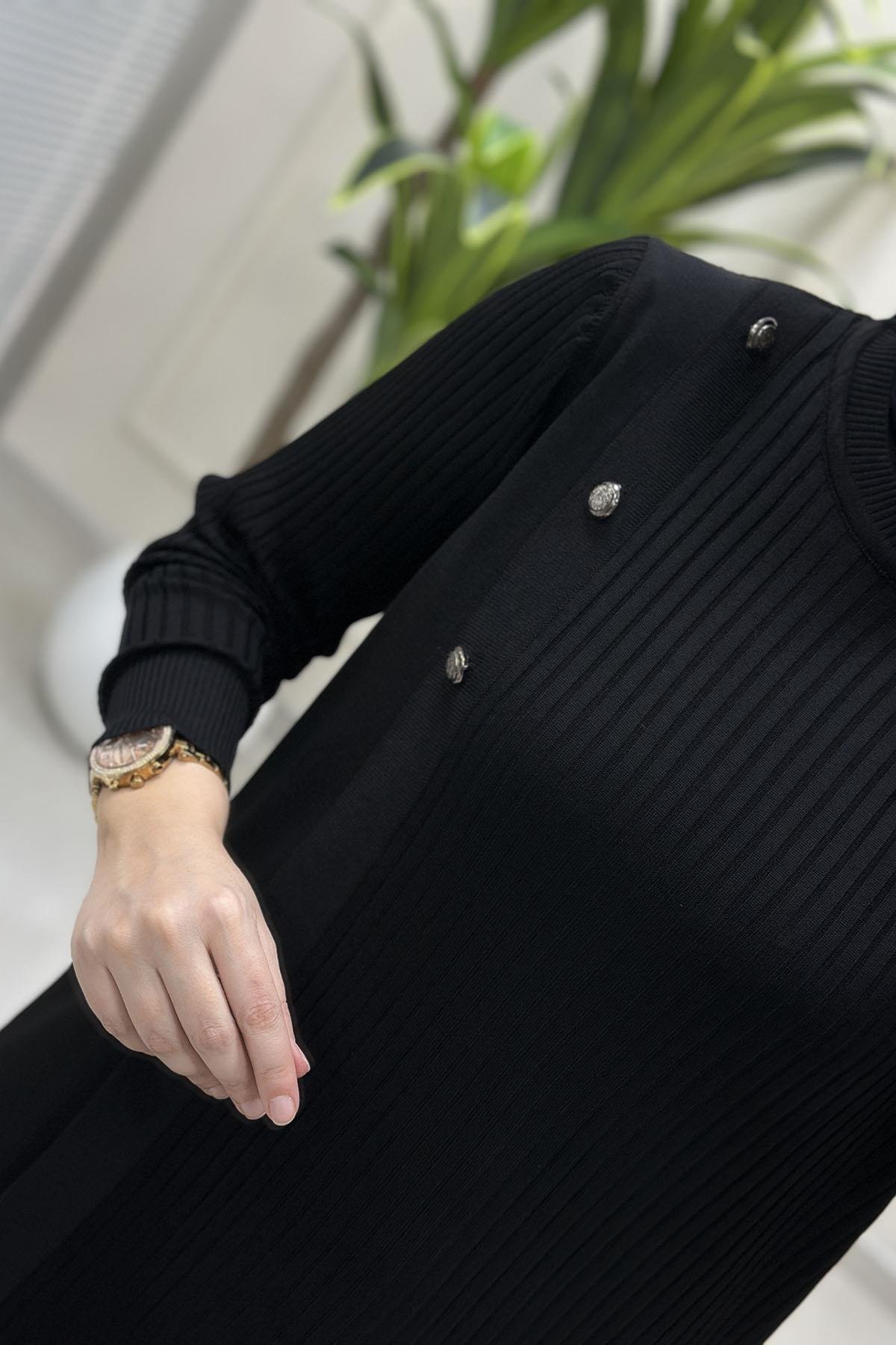 Tesettür Tunik ModelleriFitilli Düğme Detaylı Kadın Triko Tunik Siyah KADO 2725022