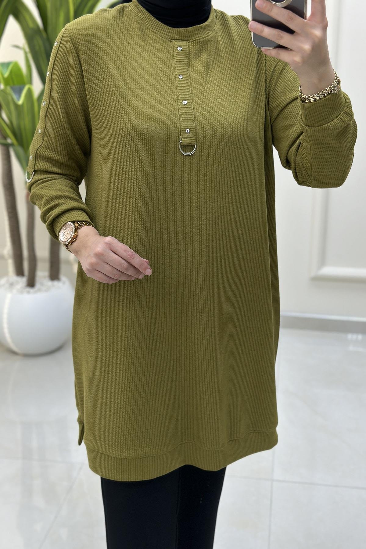 Tesettür Tunik ModelleriFitilli Örme Kolu ve Önü Zımbalı Kadın Tunik Yağ Yeşili KADO 257546