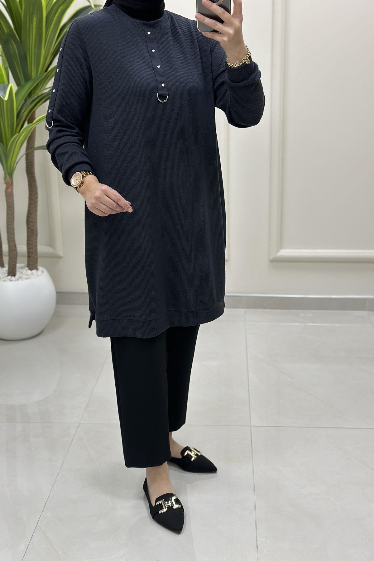 Tesettür Tunik ModelleriFitilli Örme Kolu ve Önü Zımbalı Kadın Tunik Antrasit KADO 257546