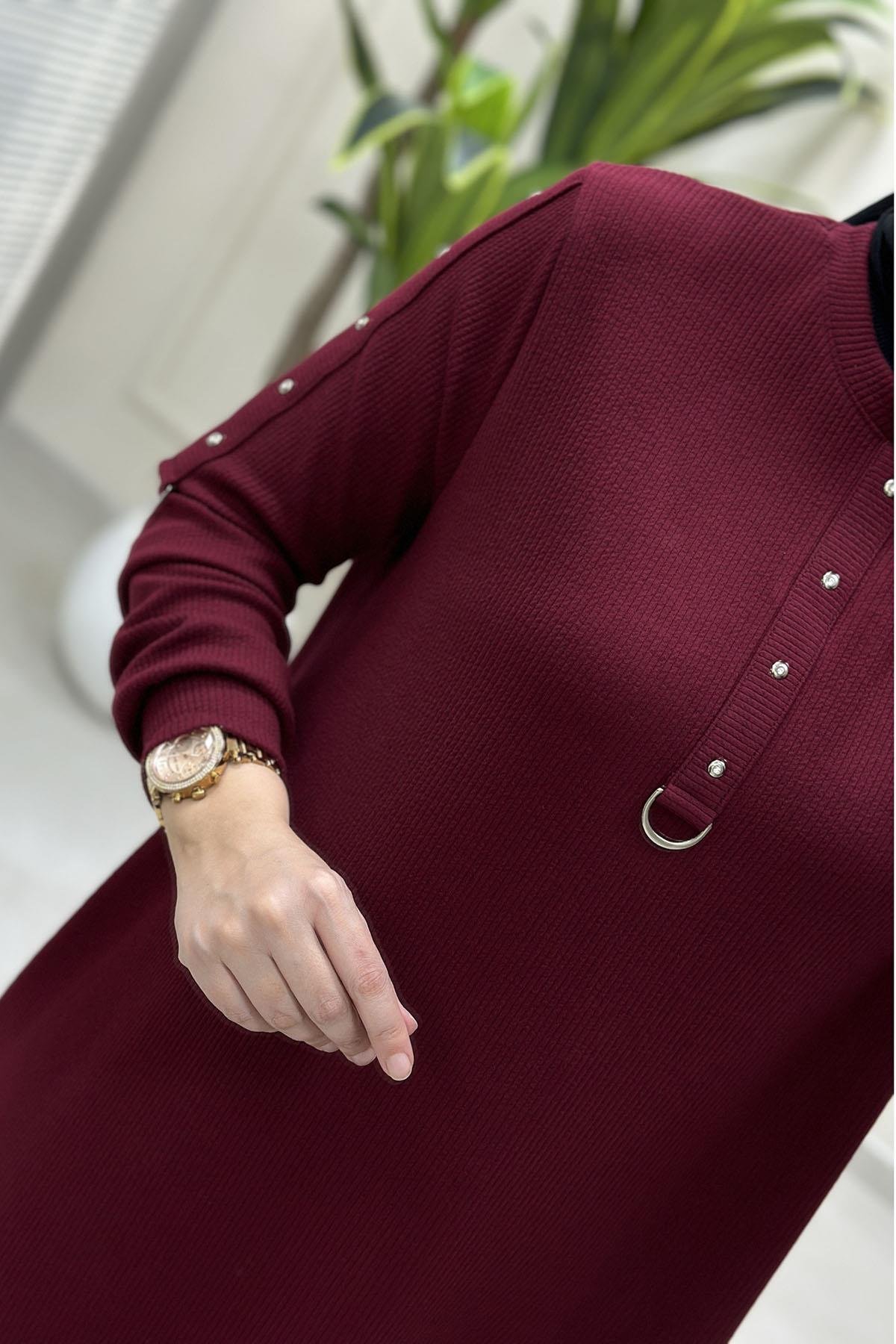 Tesettür Tunik ModelleriFitilli Örme Kolu ve Önü Zımbalı Kadın Tunik Bordo KADO 257546