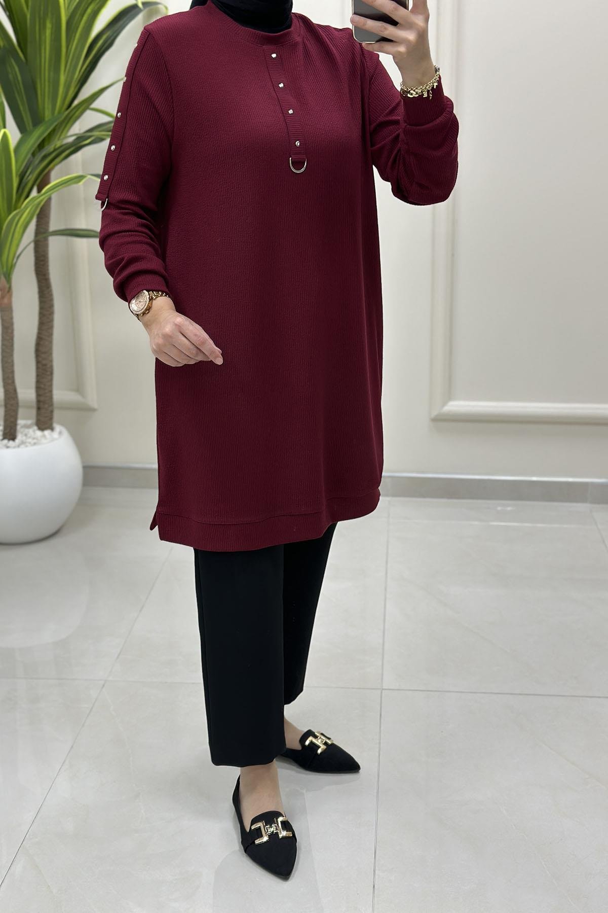 Tesettür Tunik ModelleriFitilli Örme Kolu ve Önü Zımbalı Kadın Tunik Bordo KADO 257546