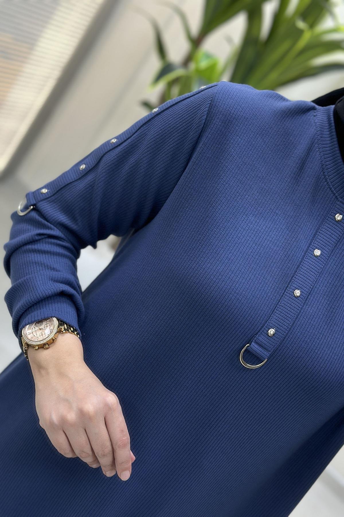 Tesettür Tunik ModelleriFitilli Örme Kolu ve Önü Zımbalı Kadın Tunik İndigo KADO 257546