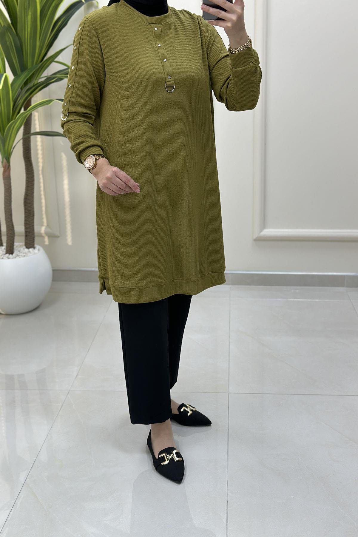Tesettür Tunik ModelleriFitilli Örme Kolu ve Önü Zımbalı Kadın Tunik Yağ Yeşili KADO 257546