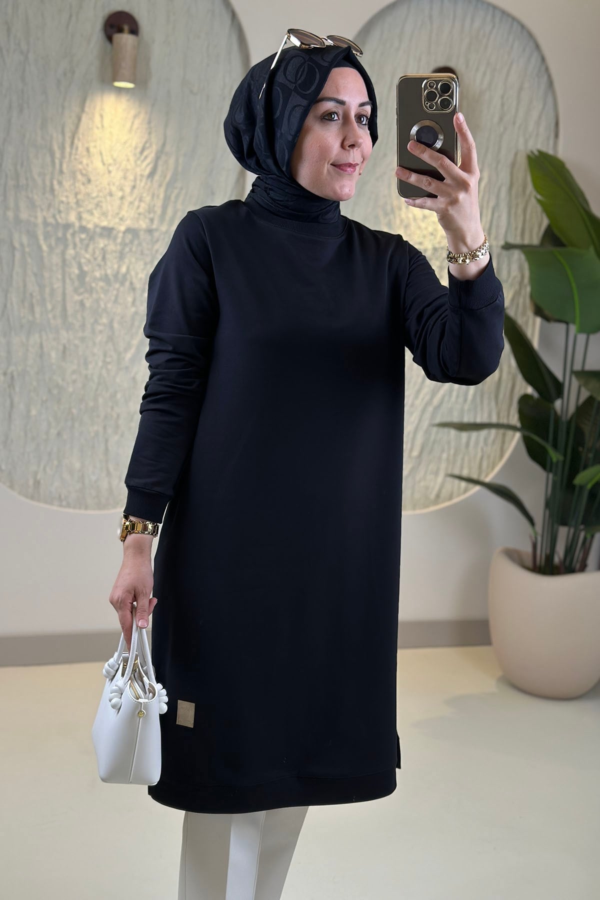Tesettür Tunik Modelleriİki İplik Kol ve Yaka Ribanalı Basic Kadın Tunik Siyah KADO 7194