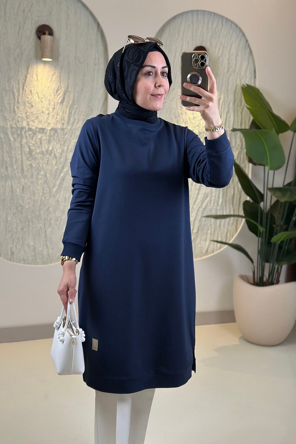 Tesettür Tunik Modelleriİki İplik Kol ve Yaka Ribanalı Basic Kadın Tunik Lacivert KADO 7194