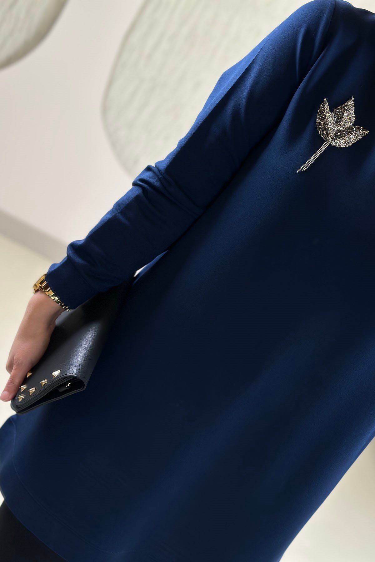 Tesettür Tunik Modelleriİnce Oysho Lale Aksesuar Detaylı Kadın Tunik Lacivert KADO 268320