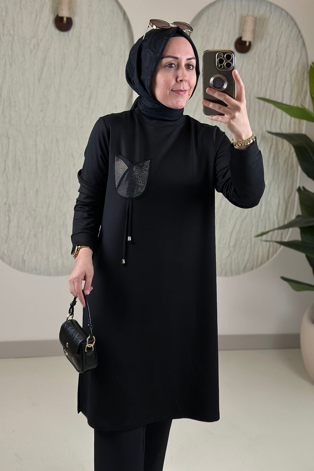 Tesettür Tunik Modelleriİnce Oysho Lale Cep Taş Detaylı Kadın Tunik Siyah KADO 268554
