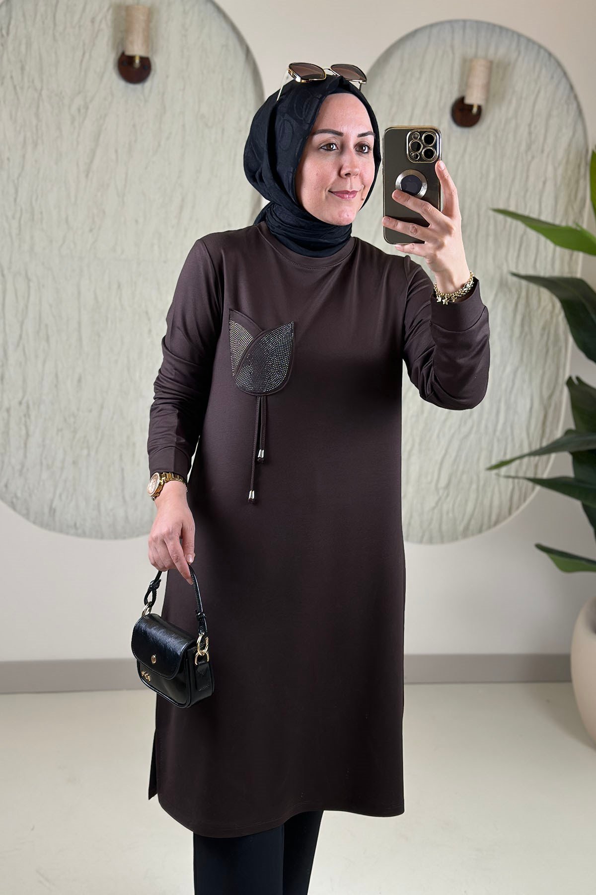 Tesettür Tunik Modelleriİnce Oysho Lale Cep Taş Detaylı Kadın Tunik Kahverengi KADO 268554