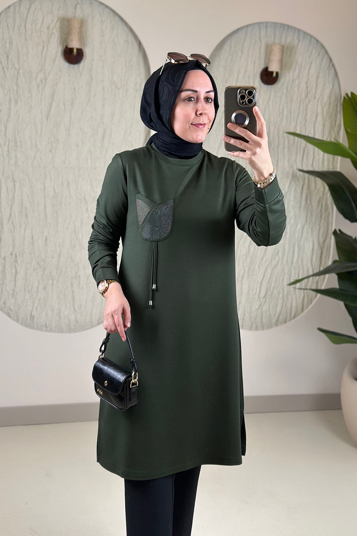 Tesettür Tunik Modelleriİnce Oysho Lale Cep Taş Detaylı Kadın Tunik Haki KADO 268554