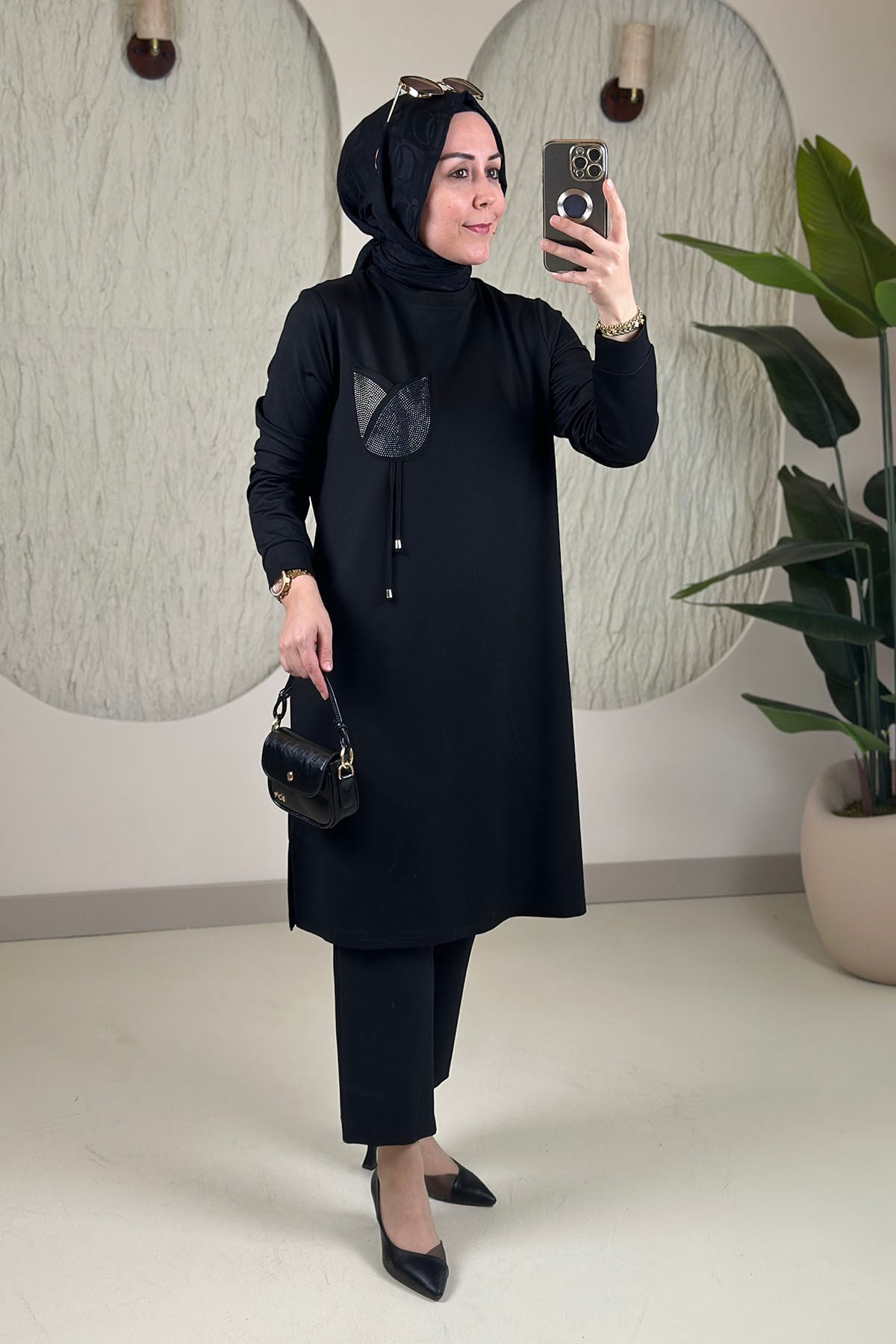 Tesettür Tunik Modelleriİnce Oysho Lale Cep Taş Detaylı Kadın Tunik Siyah KADO 268554