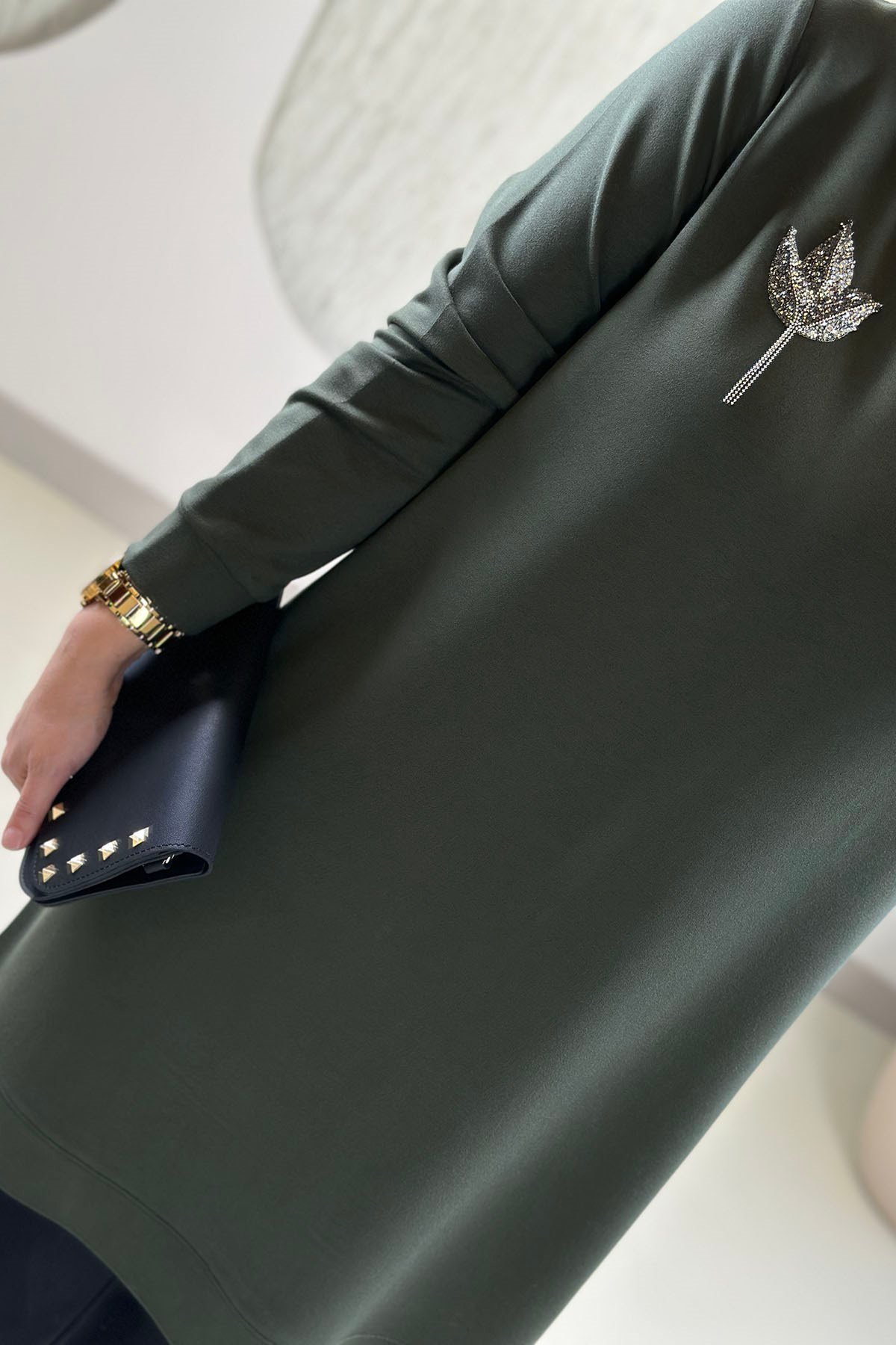 Tesettür Tunik Modelleriİnce Oysho Lale Aksesuar Detaylı Kadın Tunik Haki KADO 268320