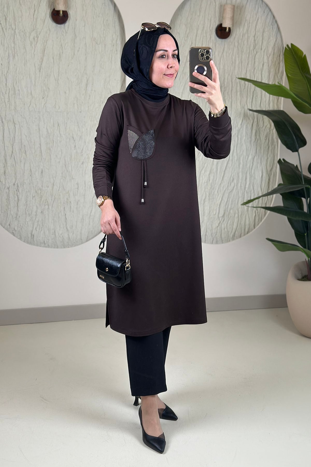 Tesettür Tunik Modelleriİnce Oysho Lale Cep Taş Detaylı Kadın Tunik Kahverengi KADO 268554