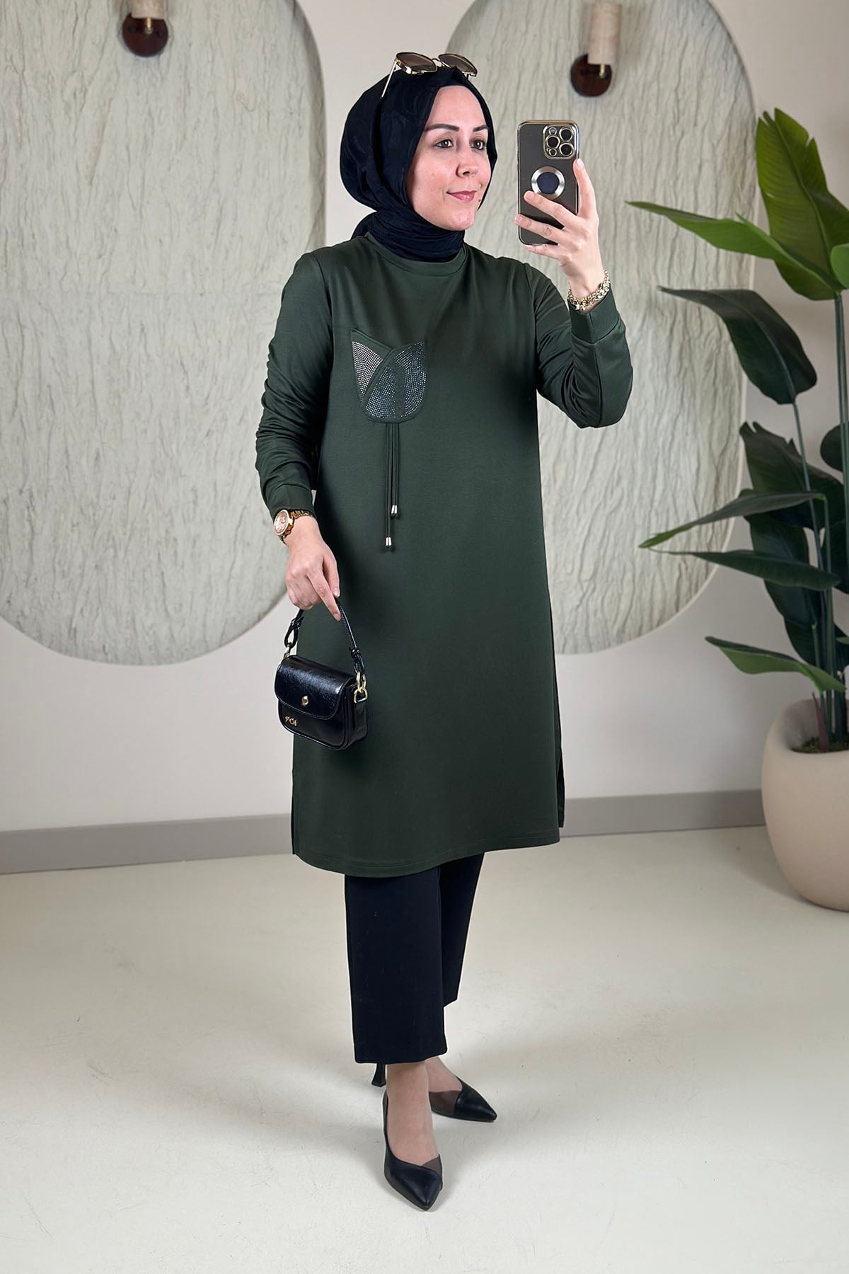 Tesettür Tunik Modelleriİnce Oysho Lale Cep Taş Detaylı Kadın Tunik Haki KADO 268554