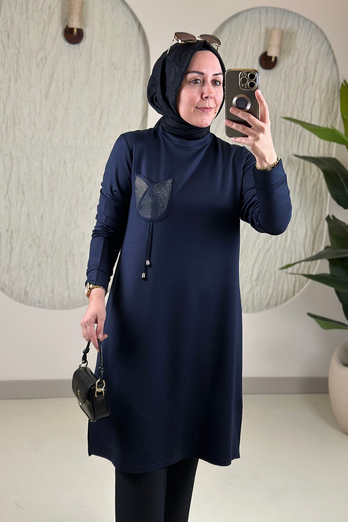 Tesettür Tunik Modelleriİnce Oysho Lale Cep Taş Detaylı Kadın Tunik Lacivert KADO 268554