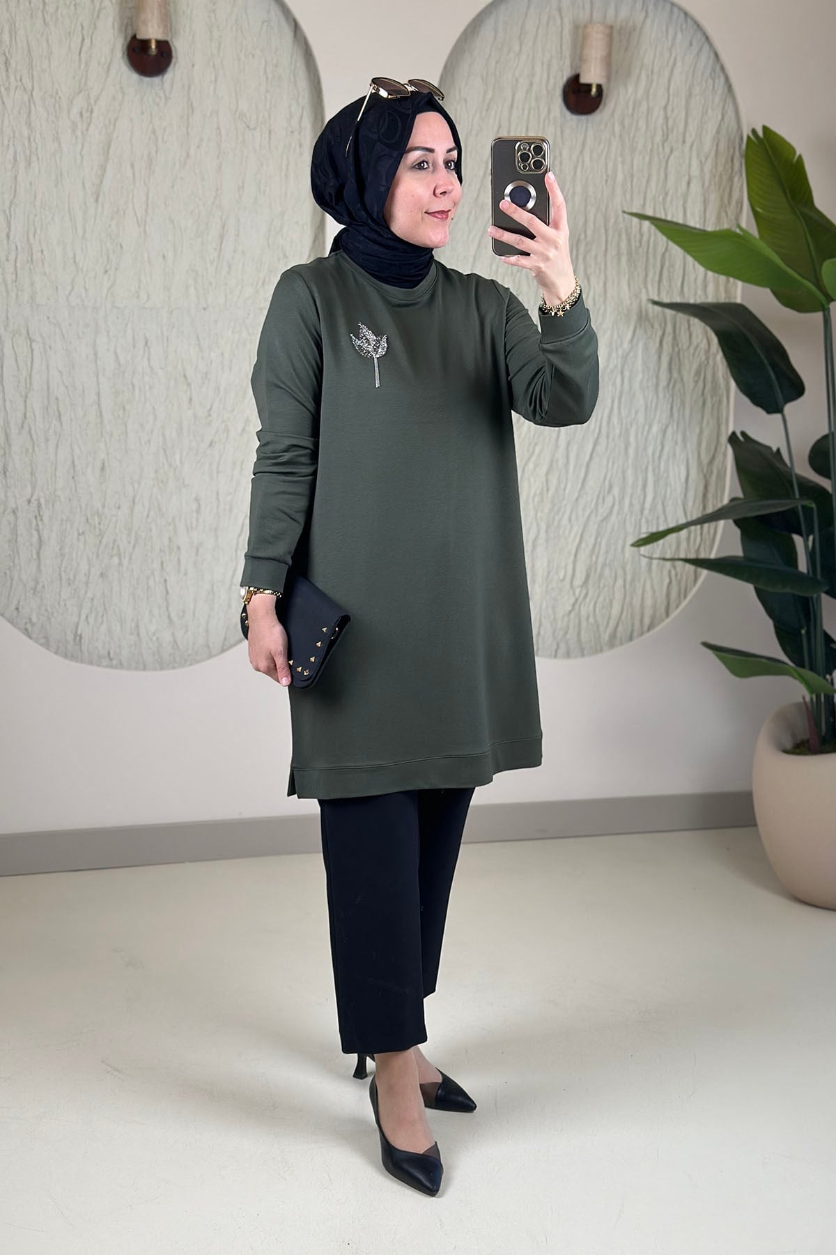 Tesettür Tunik Modelleriİnce Oysho Lale Aksesuar Detaylı Kadın Tunik Haki KADO 268320