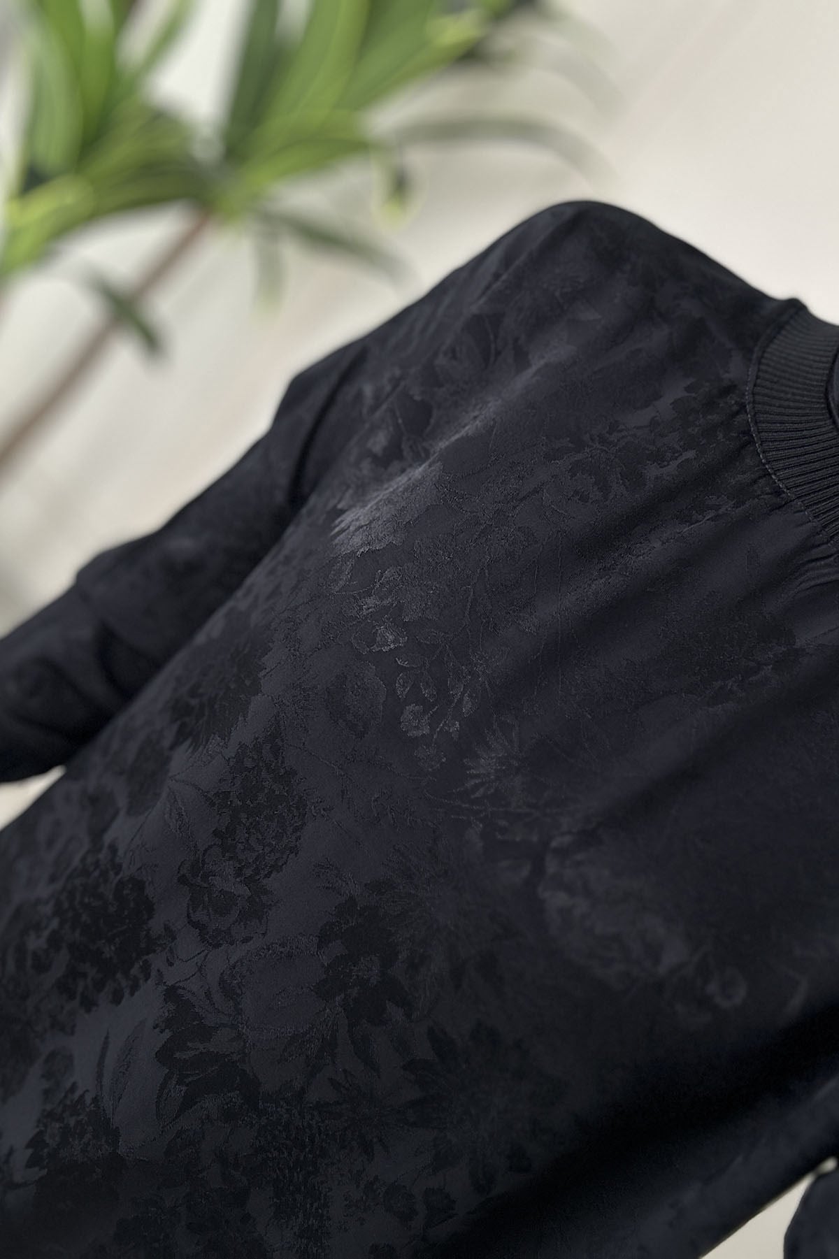 Tesettür Tunik ModelleriJakar Qupra Düşük Omuz Ribana Detaylı Kadın Tunik Siyah KADO 262926