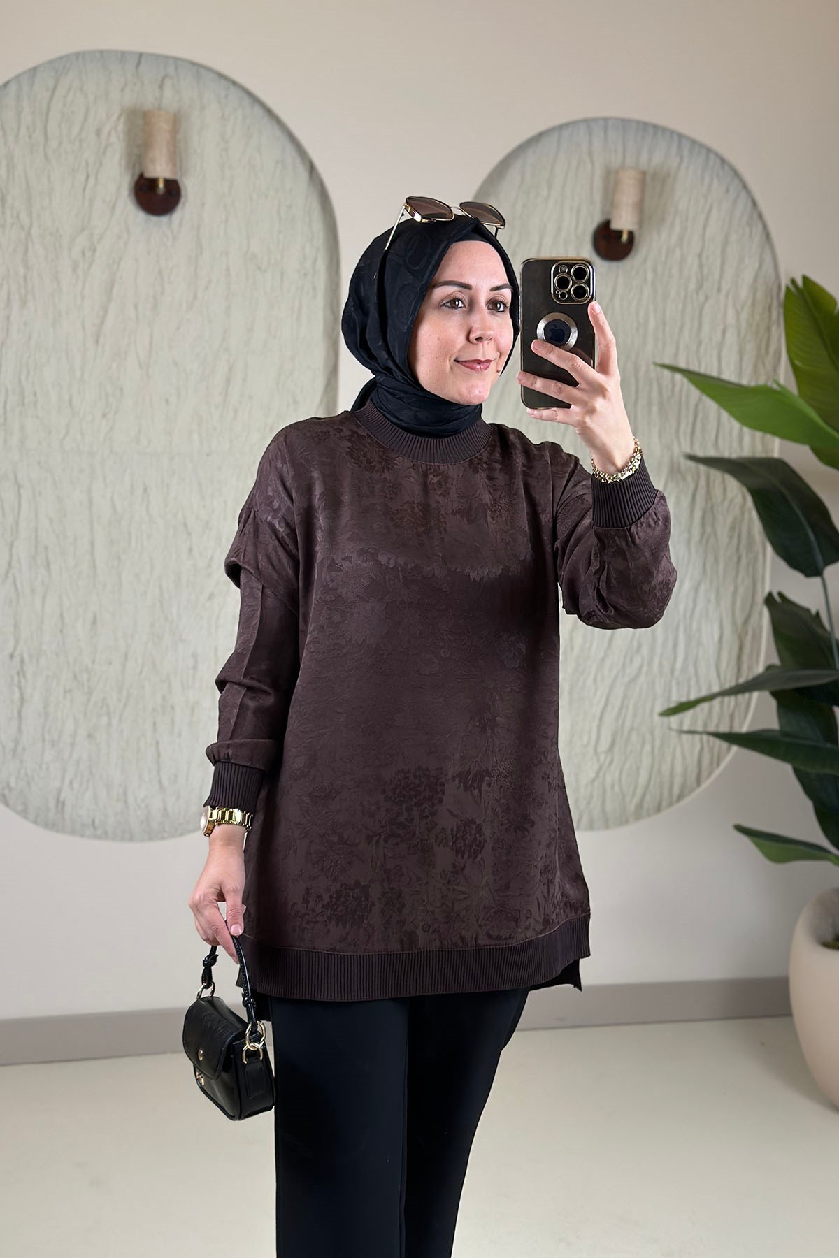 Tesettür Tunik ModelleriJakar Qupra Düşük Omuz Ribana Detaylı Kadın Tunik Kahverengi KADO 268926