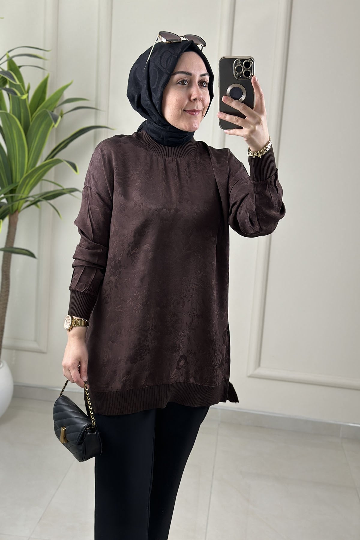 Tesettür Tunik ModelleriJakar Qupra Düşük Omuz Ribana Detaylı Kadın Tunik Kahverengi KADO 262926