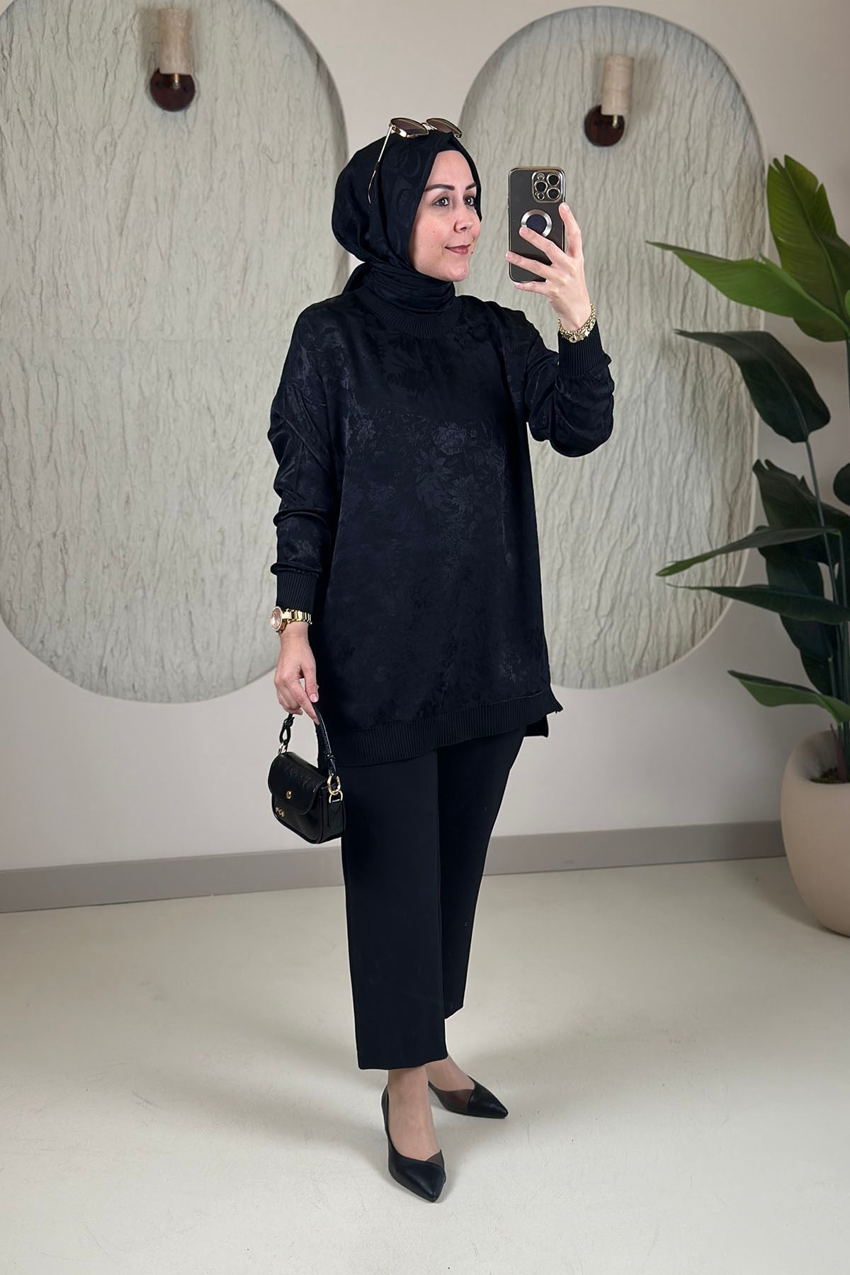 Tesettür Tunik ModelleriJakar Qupra Düşük Omuz Ribana Detaylı Kadın Tunik Siyah KADO 268926