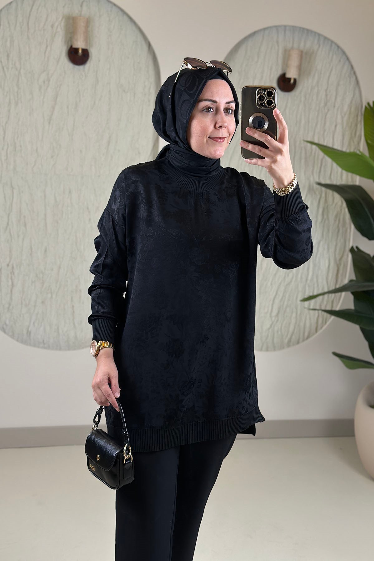 Tesettür Tunik ModelleriJakar Qupra Düşük Omuz Ribana Detaylı Kadın Tunik Siyah KADO 268926
